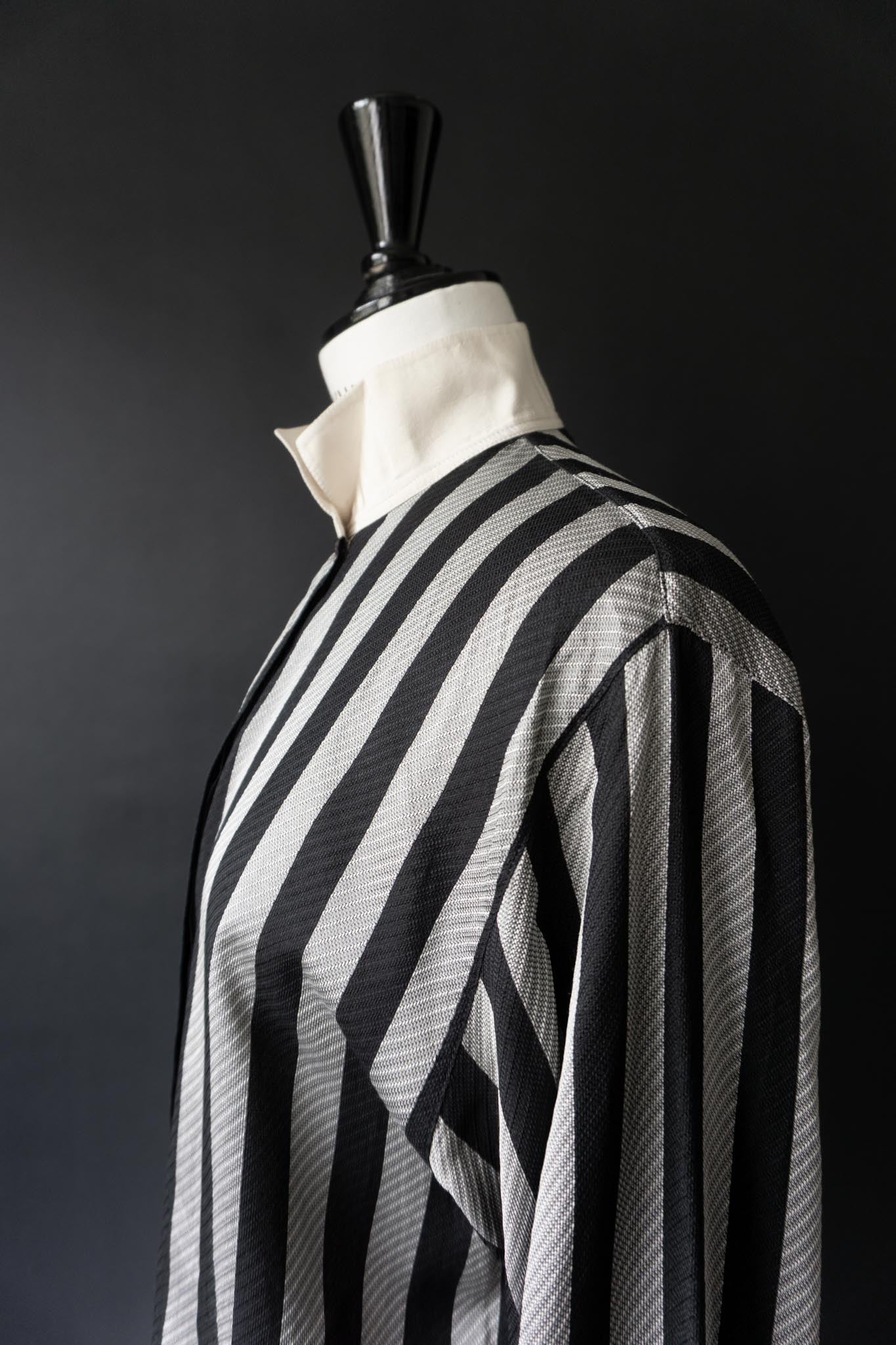 Vintage 80s Seidenbluse mit Streifenmuster in Schwarz-Grau, S–M theplaincircle vintage