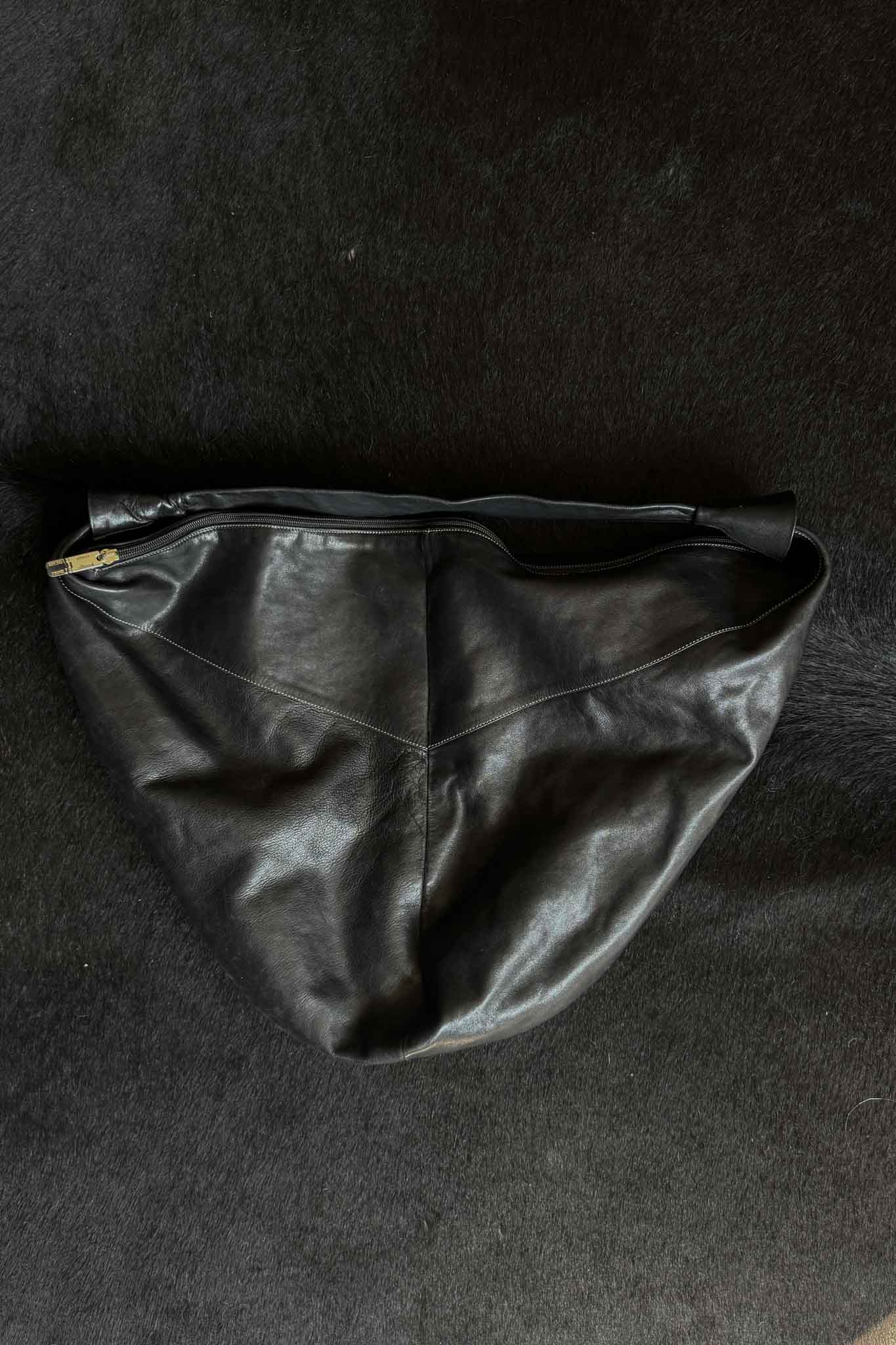 Große Vintage Ledertasche Schwarz – Bottega-inspirierter Oversized Shopper aus den 80ern theplaincircle vintage