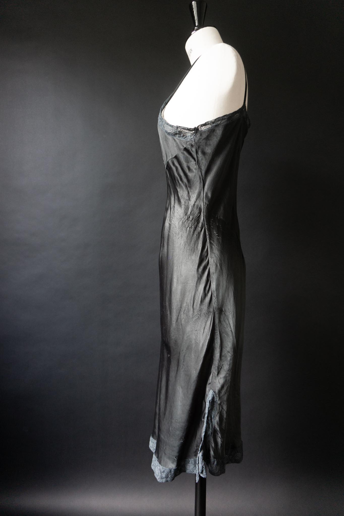 Vintage Slipdress aus Viskose mit Spitze, S theplaincircle vintage
