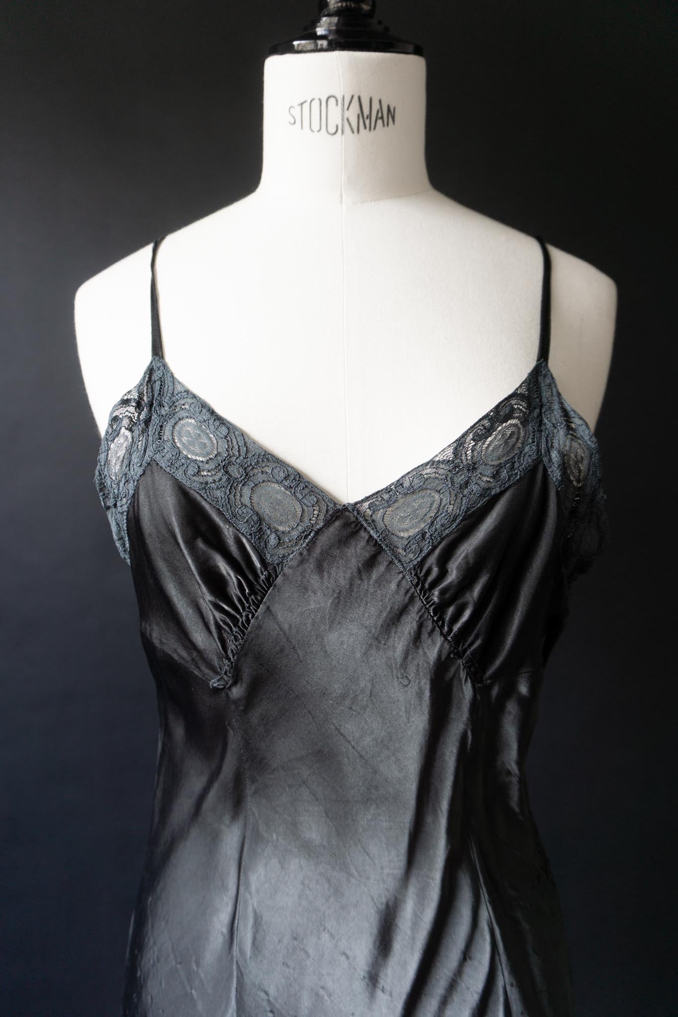 Vintage Slipdress aus Viskose mit Spitze, S theplaincircle vintage