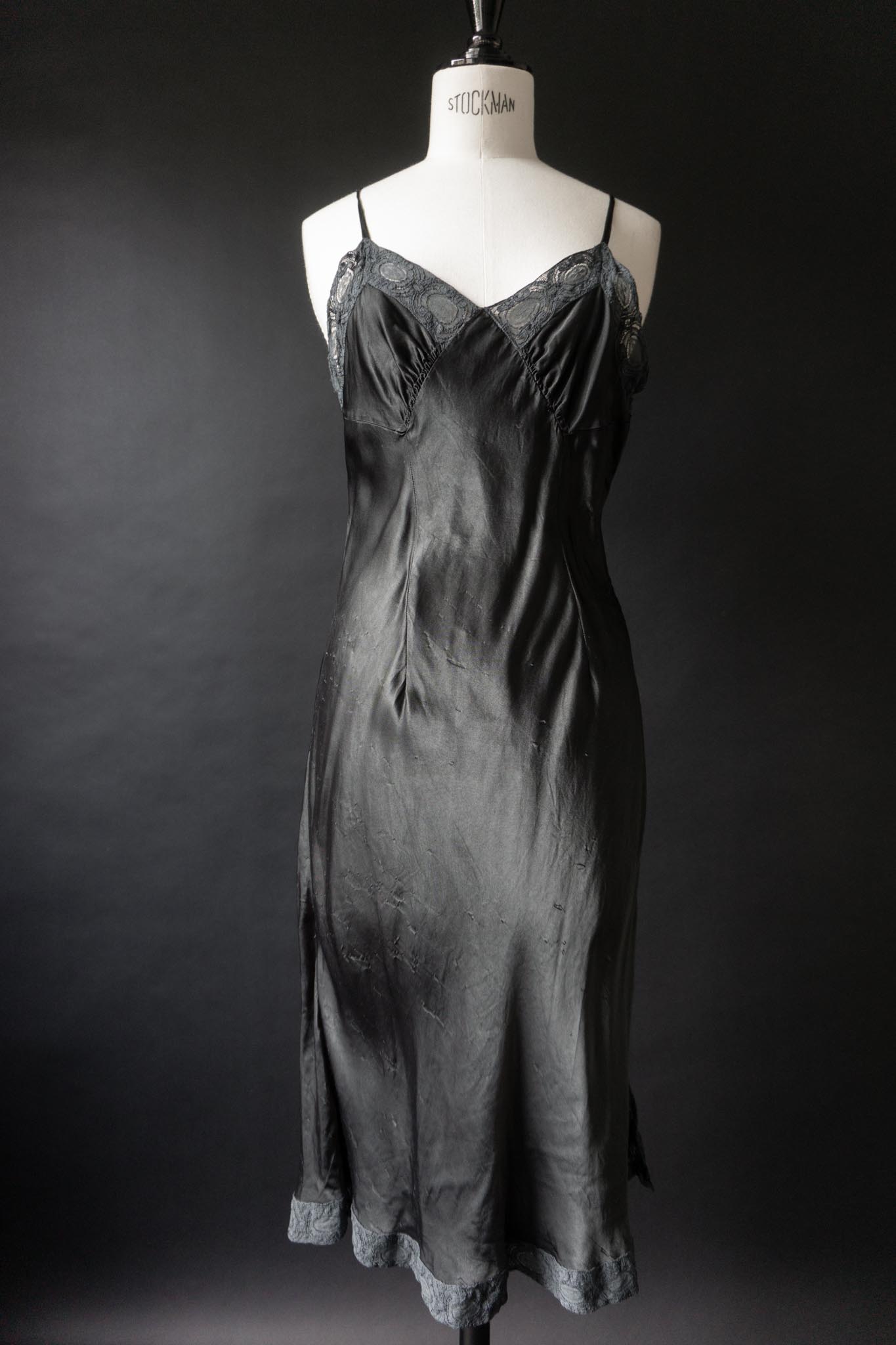 Vintage Slipdress aus Viskose mit Spitze, S theplaincircle vintage