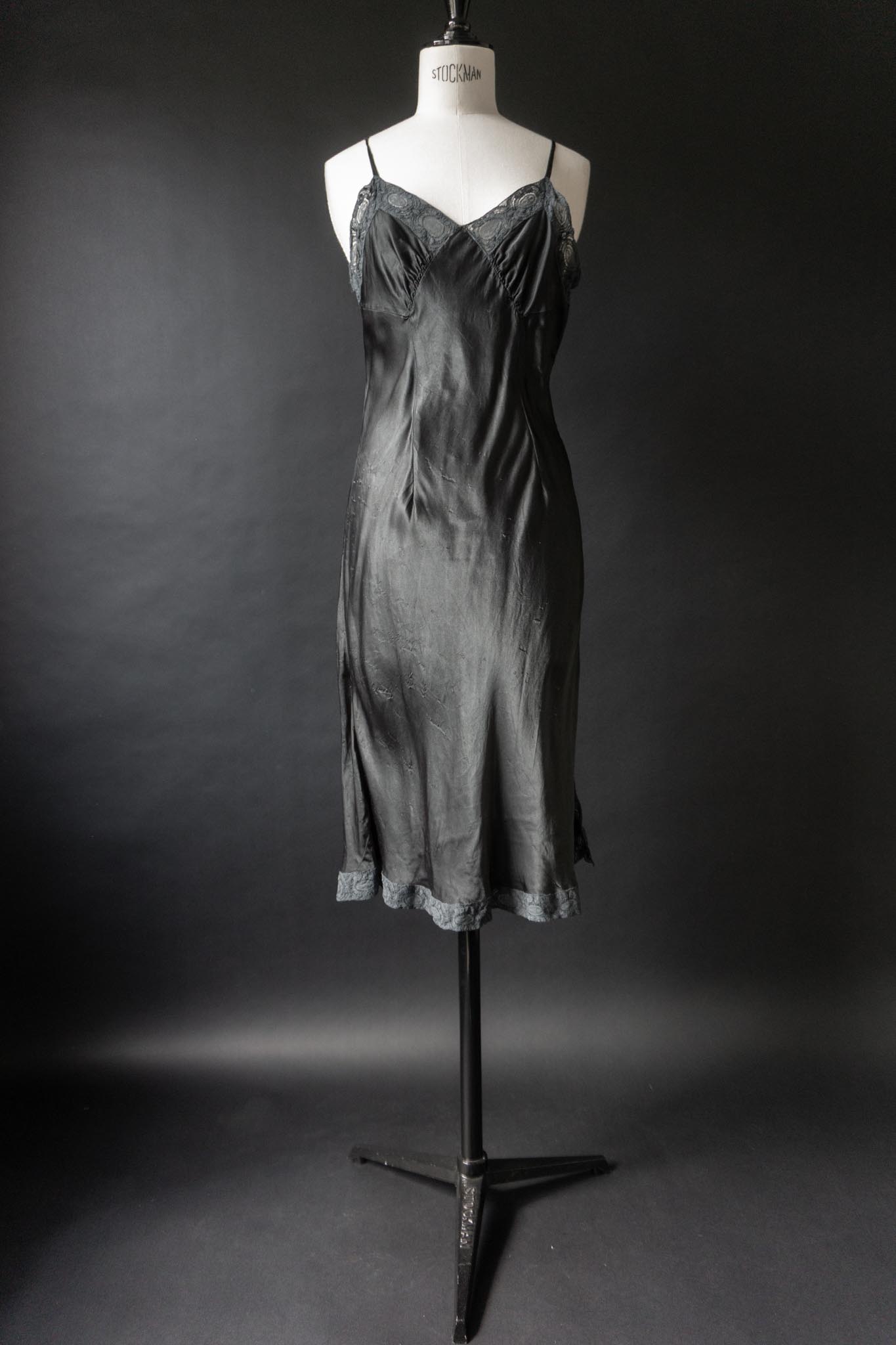 Vintage Slipdress aus Viskose mit Spitze, S theplaincircle vintage