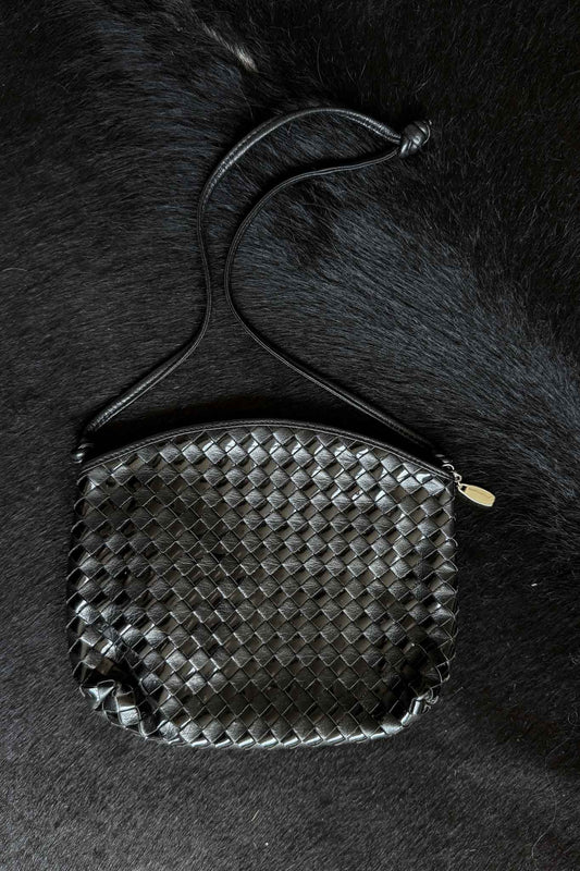 Vintage Ledertasche Schwarz – 80s Schultertasche im Bottega-Stil theplaincircle vintage