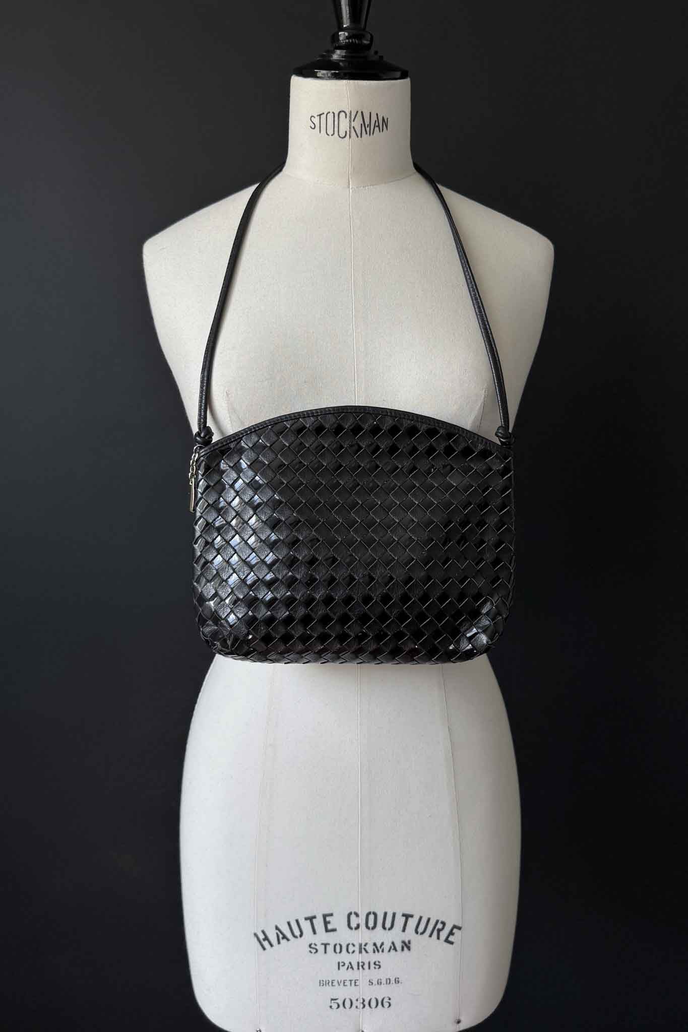 Vintage Ledertasche Schwarz – 80s Schultertasche im Bottega-Stil theplaincircle vintage