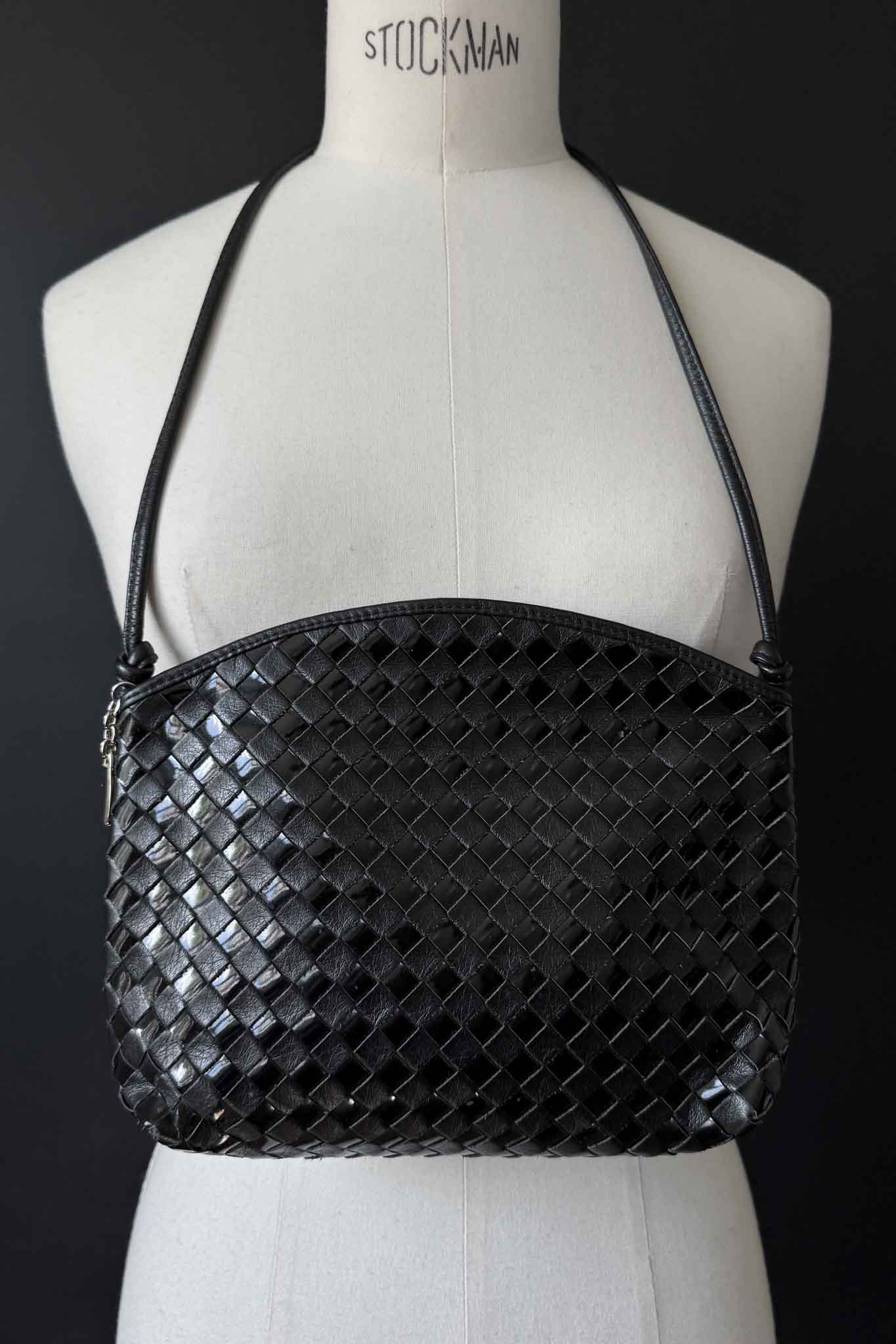 Vintage Ledertasche Schwarz – 80s Schultertasche im Bottega-Stil theplaincircle vintage