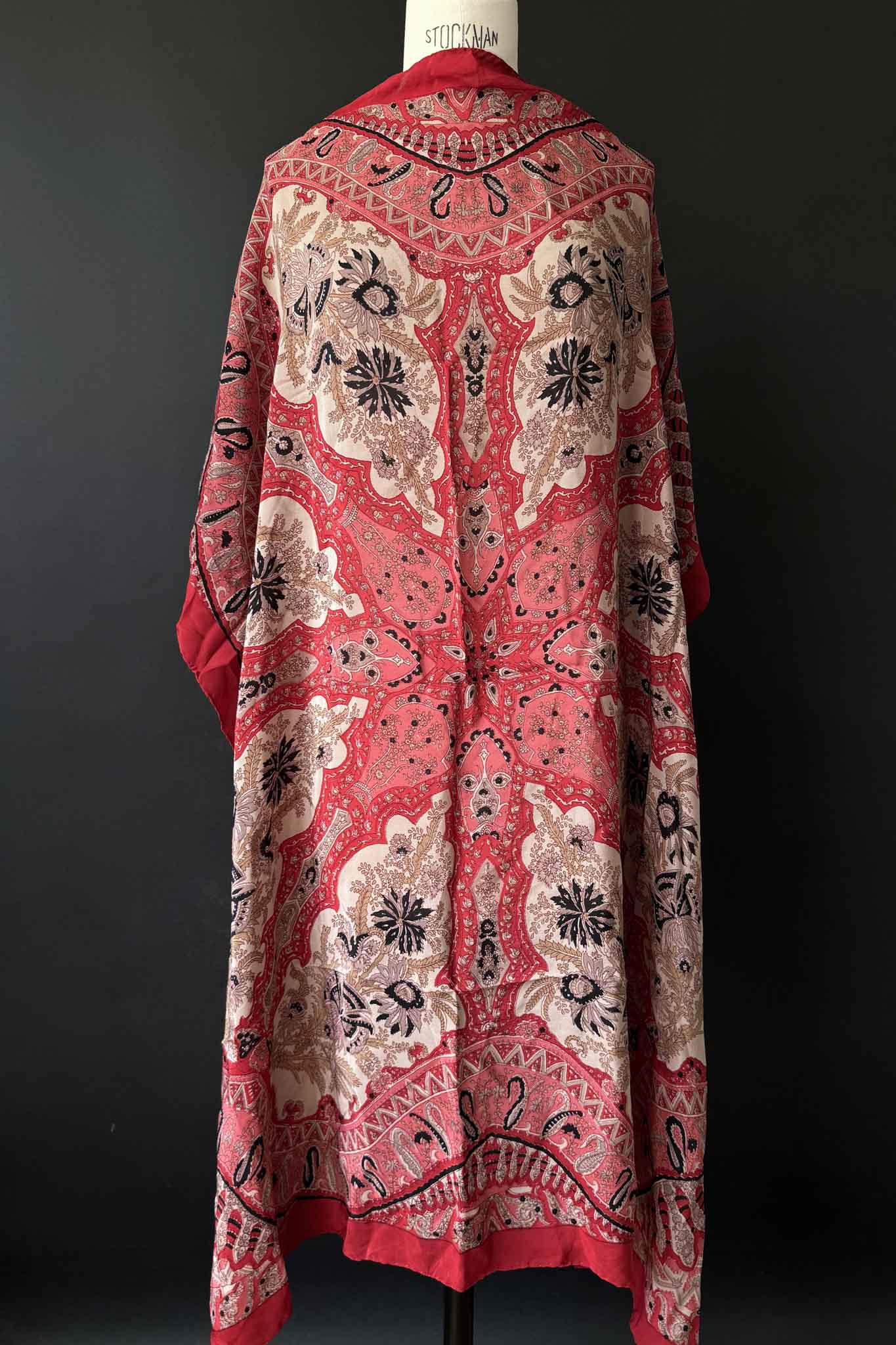 Großes Vintage Seidentuch in Blutrot mit Paisley-Muster theplaincircle vintage