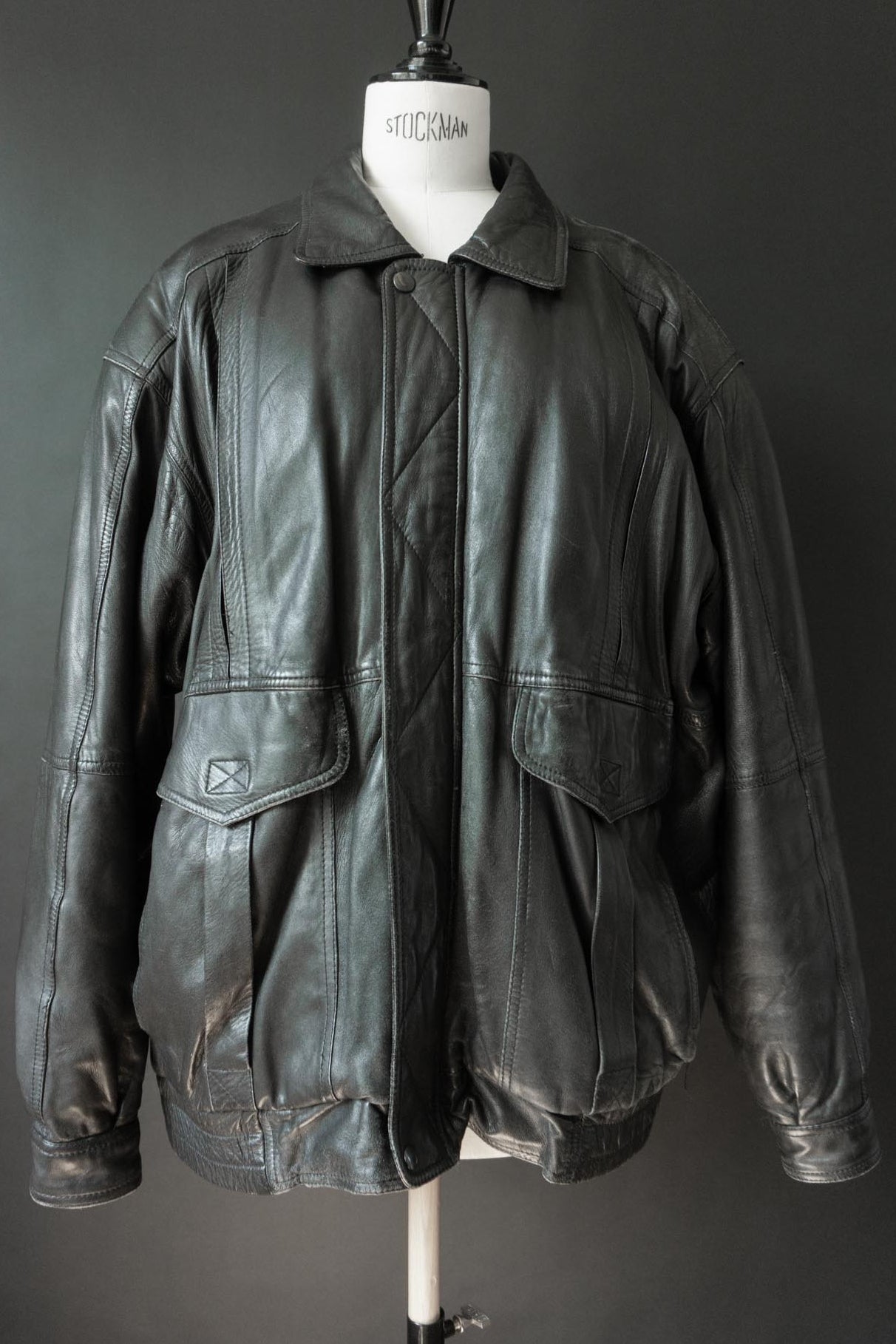 Schwarze Vintage Blouson Lederjacke aus weichem Nappaleder mit Oversized Fit und Taschenklappen