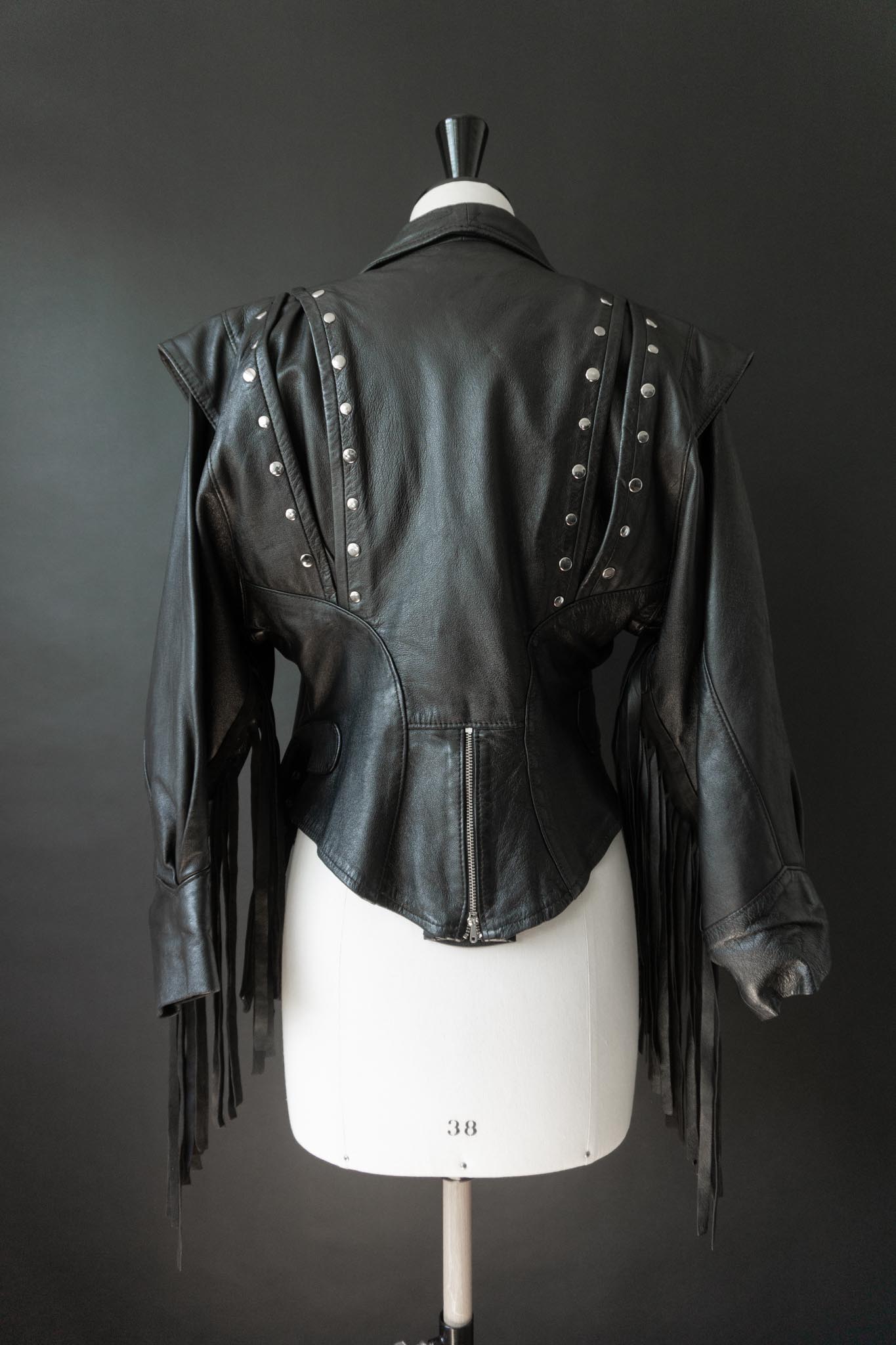 Vintage 80s Statement Glamrock Lederjacke mit Fransen & Nieten, XS–M theplaincircle vintage