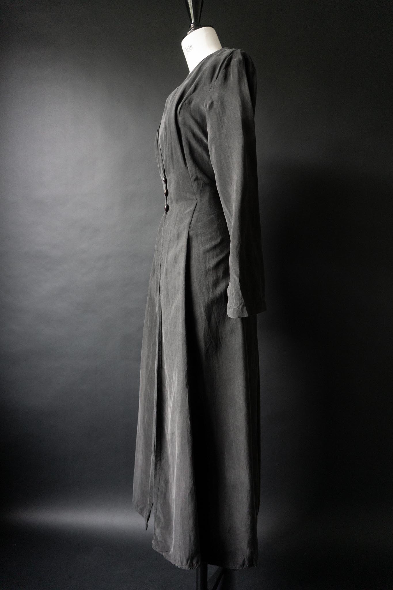 Vintage 80s Kleid, aus schwarzem Cupro, S–M theplaincircle vintage