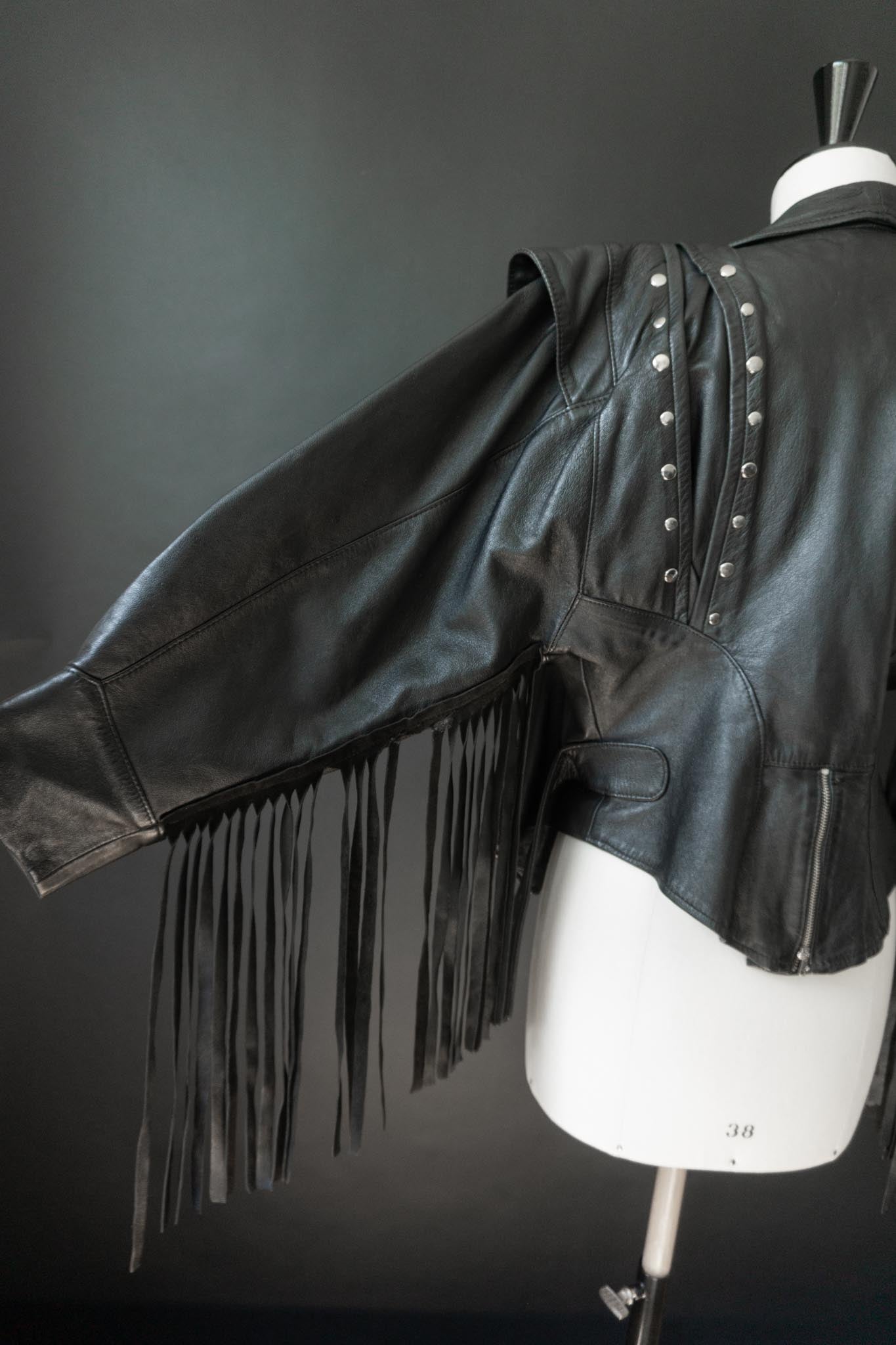 Vintage 80s Statement Glamrock Lederjacke mit Fransen & Nieten, XS–M theplaincircle vintage