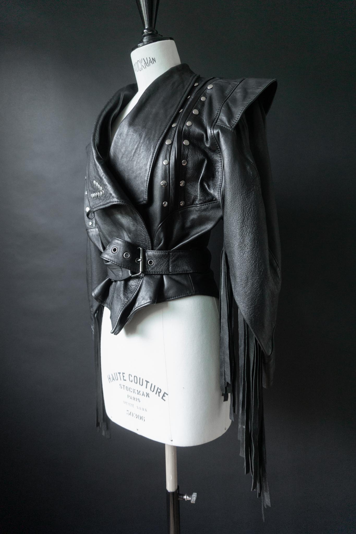 Vintage 80s Statement Glamrock Lederjacke mit Fransen & Nieten, XS–M theplaincircle vintage