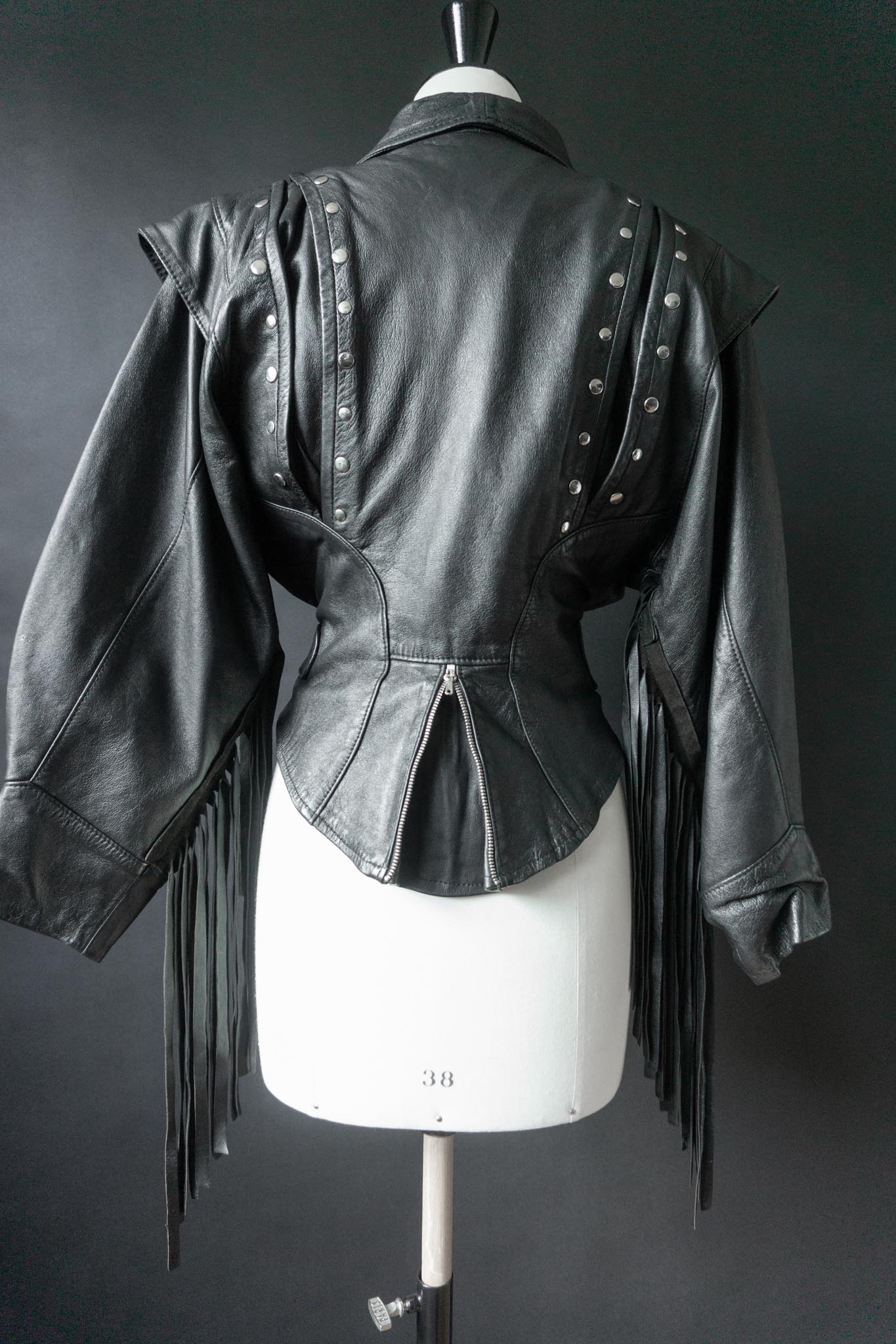 Vintage 80s Statement Glamrock Lederjacke mit Fransen & Nieten, XS–M theplaincircle vintage