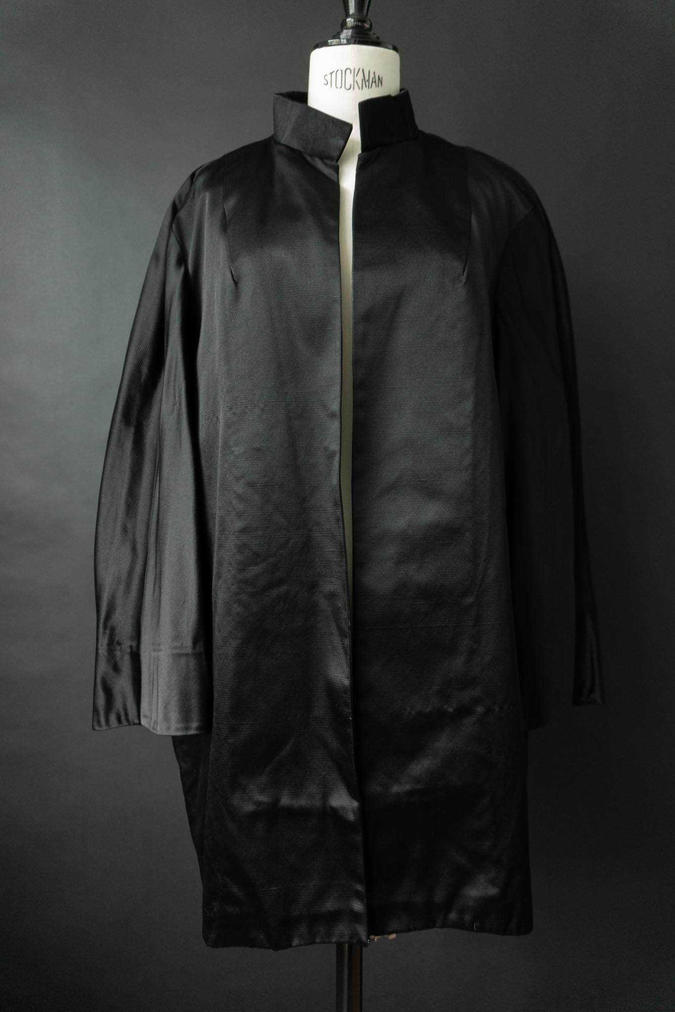 Vintage Kimonojacke schwarze Seide, M–L theplaincircle vintage