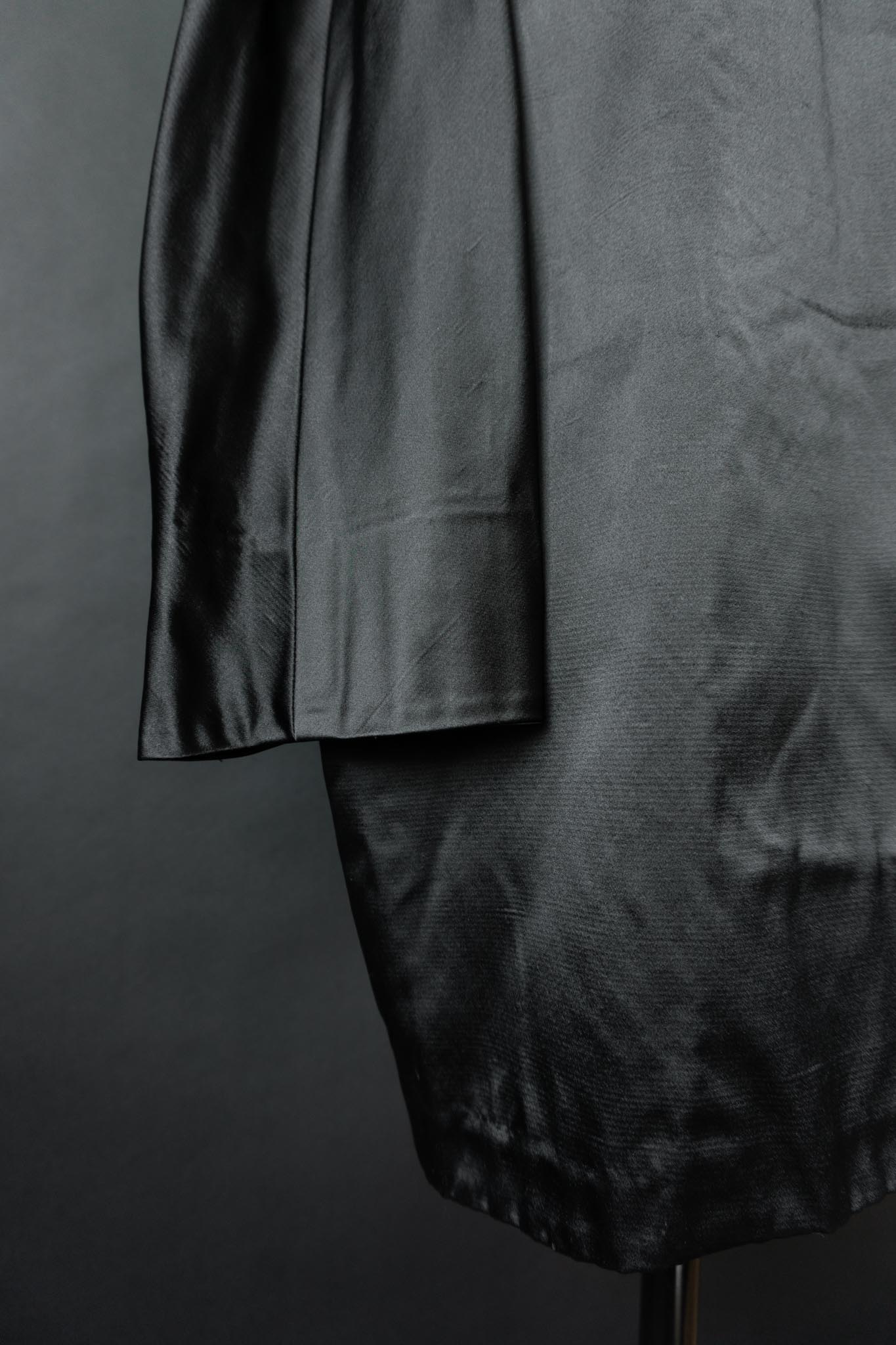 Vintage Kimonojacke schwarze Seide, M–L theplaincircle vintage