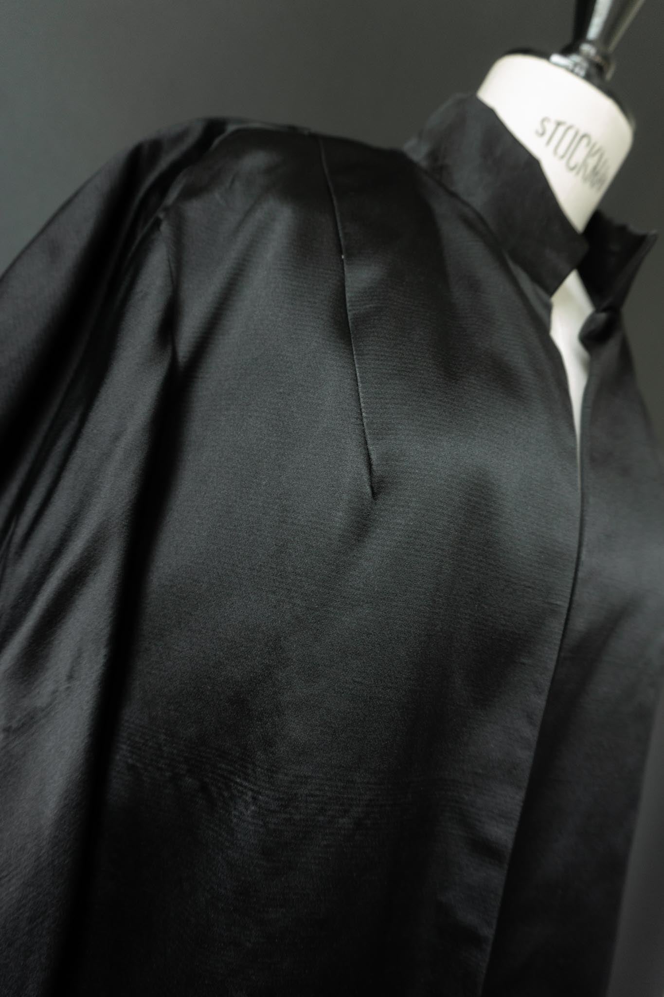 Vintage Kimonojacke schwarze Seide, M–L theplaincircle vintage