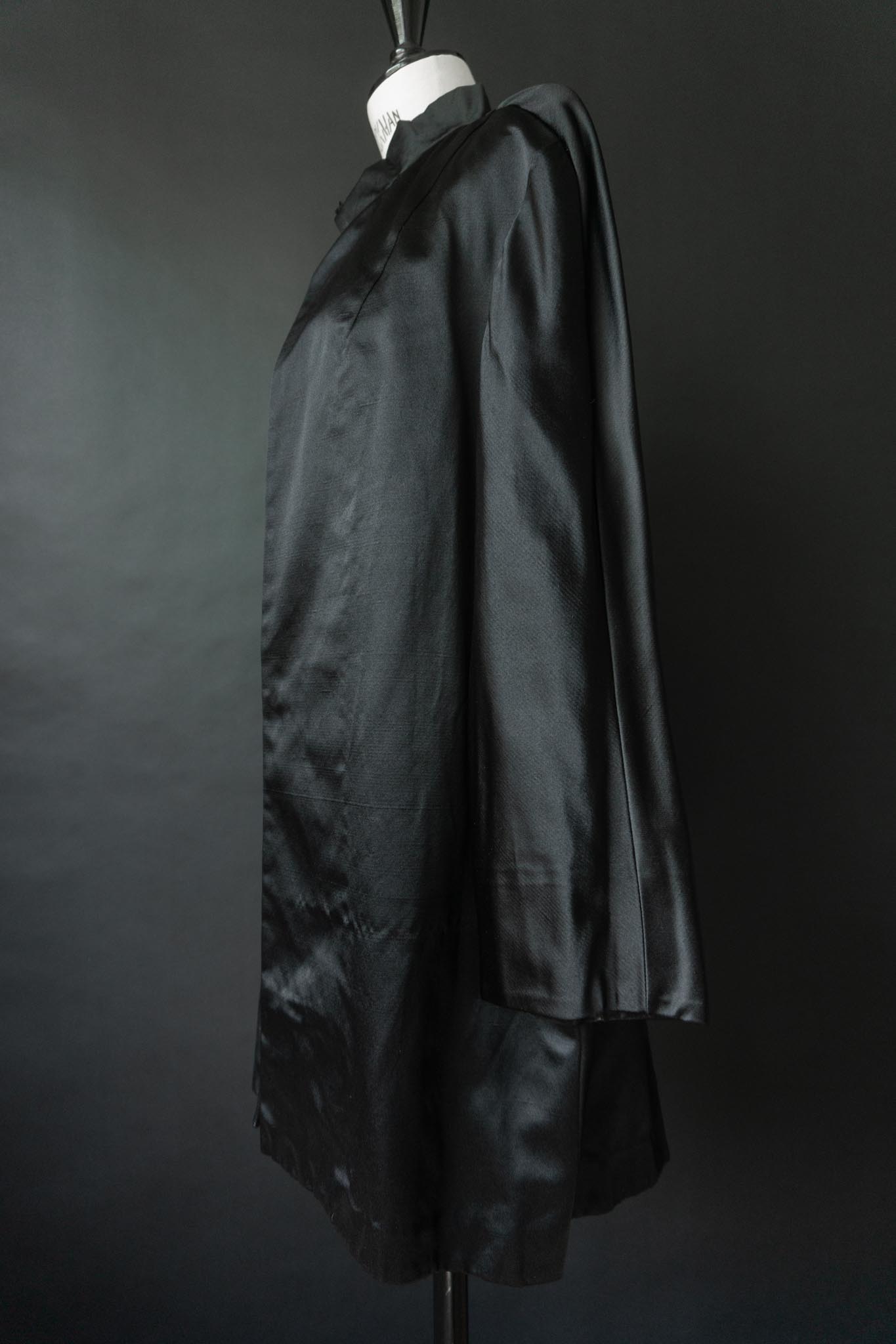 Vintage Kimonojacke schwarze Seide, M–L theplaincircle vintage