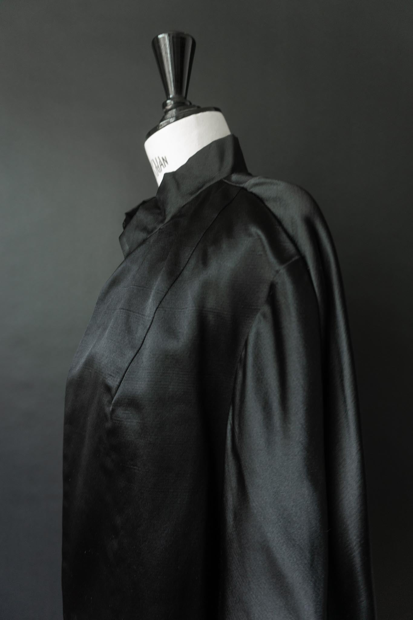 Vintage Kimonojacke schwarze Seide, M–L theplaincircle vintage