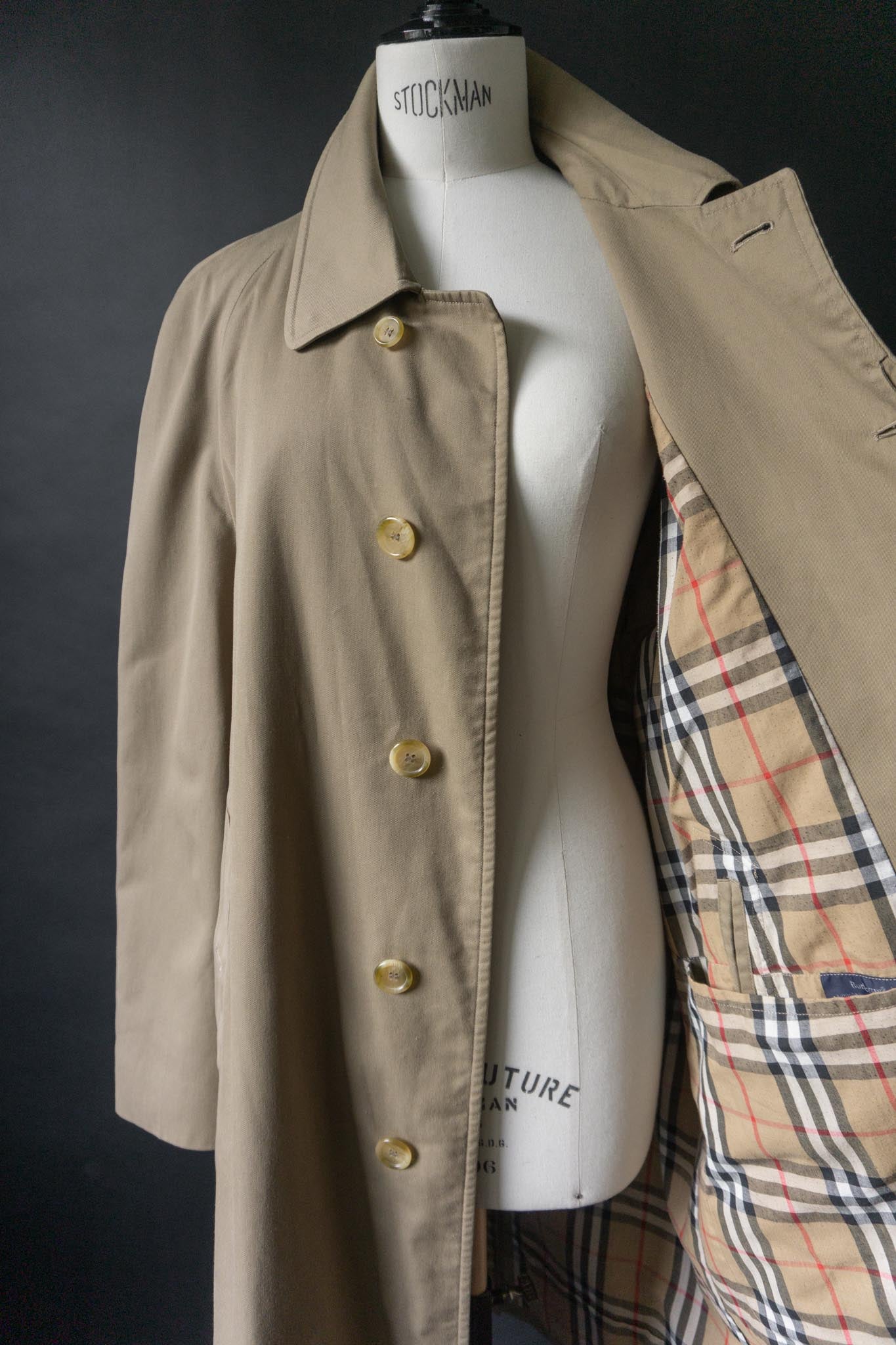 Vintage Burberry Car Coat in Beige, Made in England, M–XL theplaincircle vintage