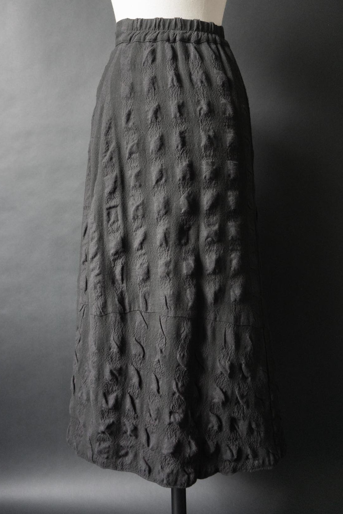 Black Avantgarde Texture Skirt, L–XL theplaincircle vintage