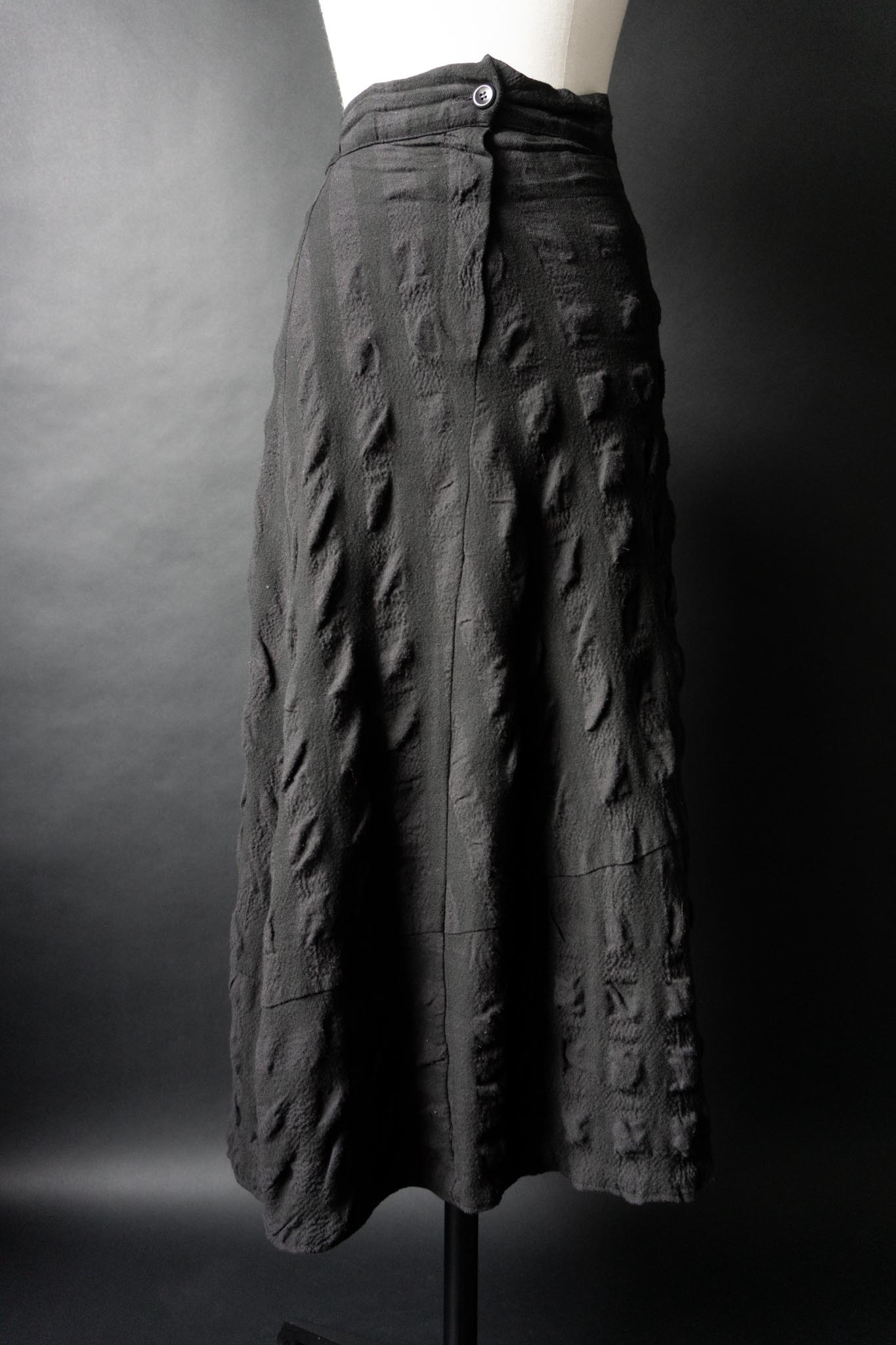 Black Avantgarde Texture Skirt, L–XL theplaincircle vintage
