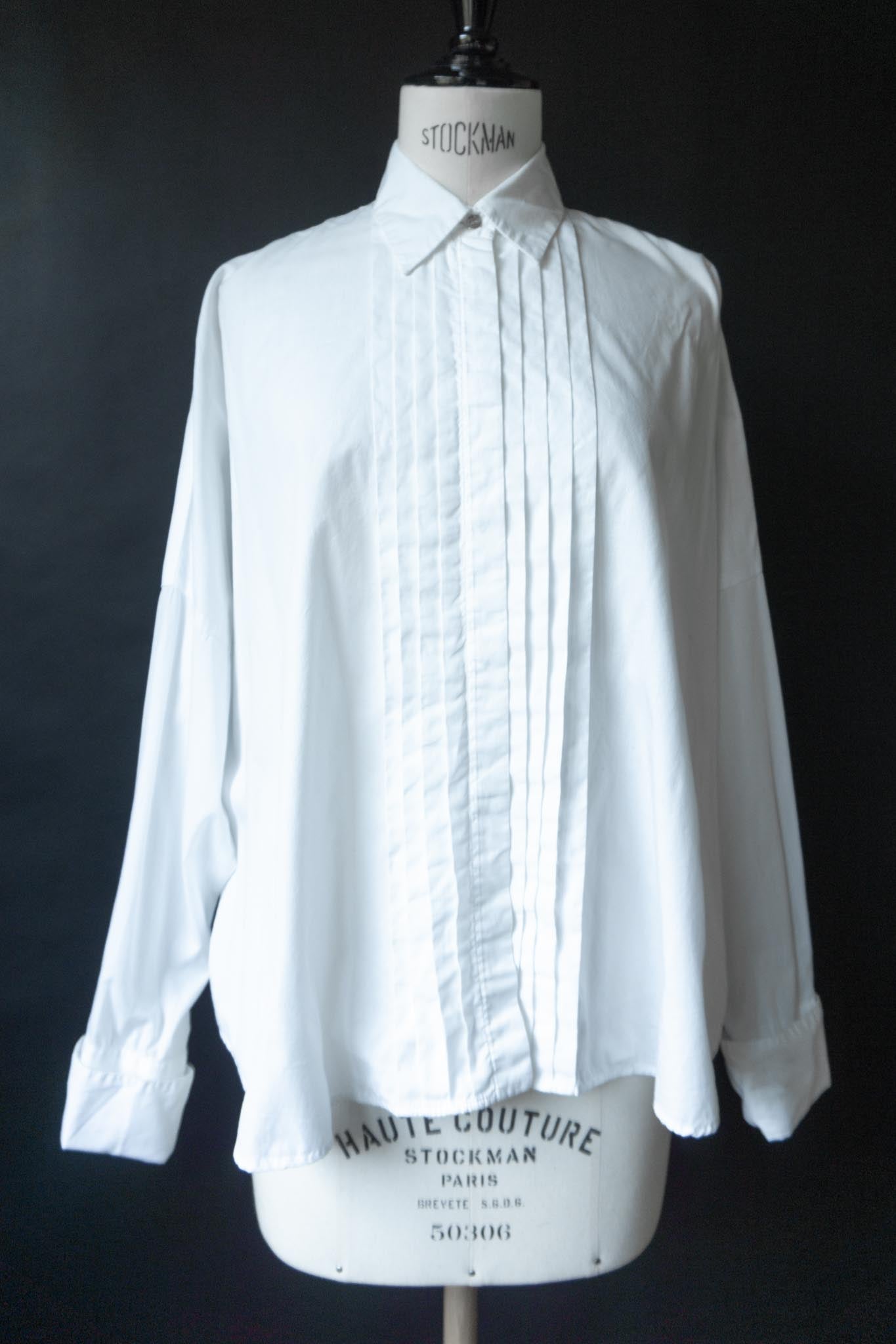 Maison Margiela MM6 Smokingbluse in Weiß mit Biesen – Avant Garde Minimalism, S–L theplaincircle vintage