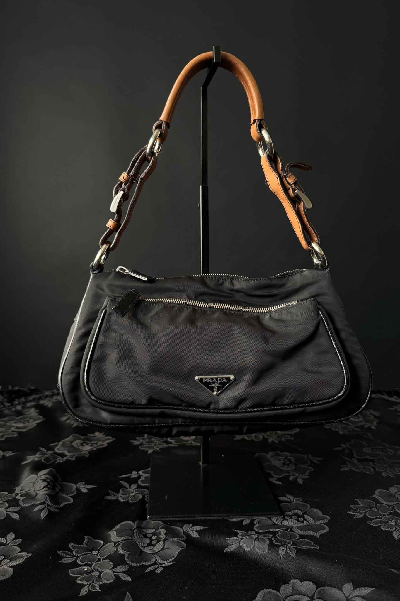 Vintage Prada Tessuto Mini Hobo Schultertasche – Black Nylon Re-Edition Style 1995
