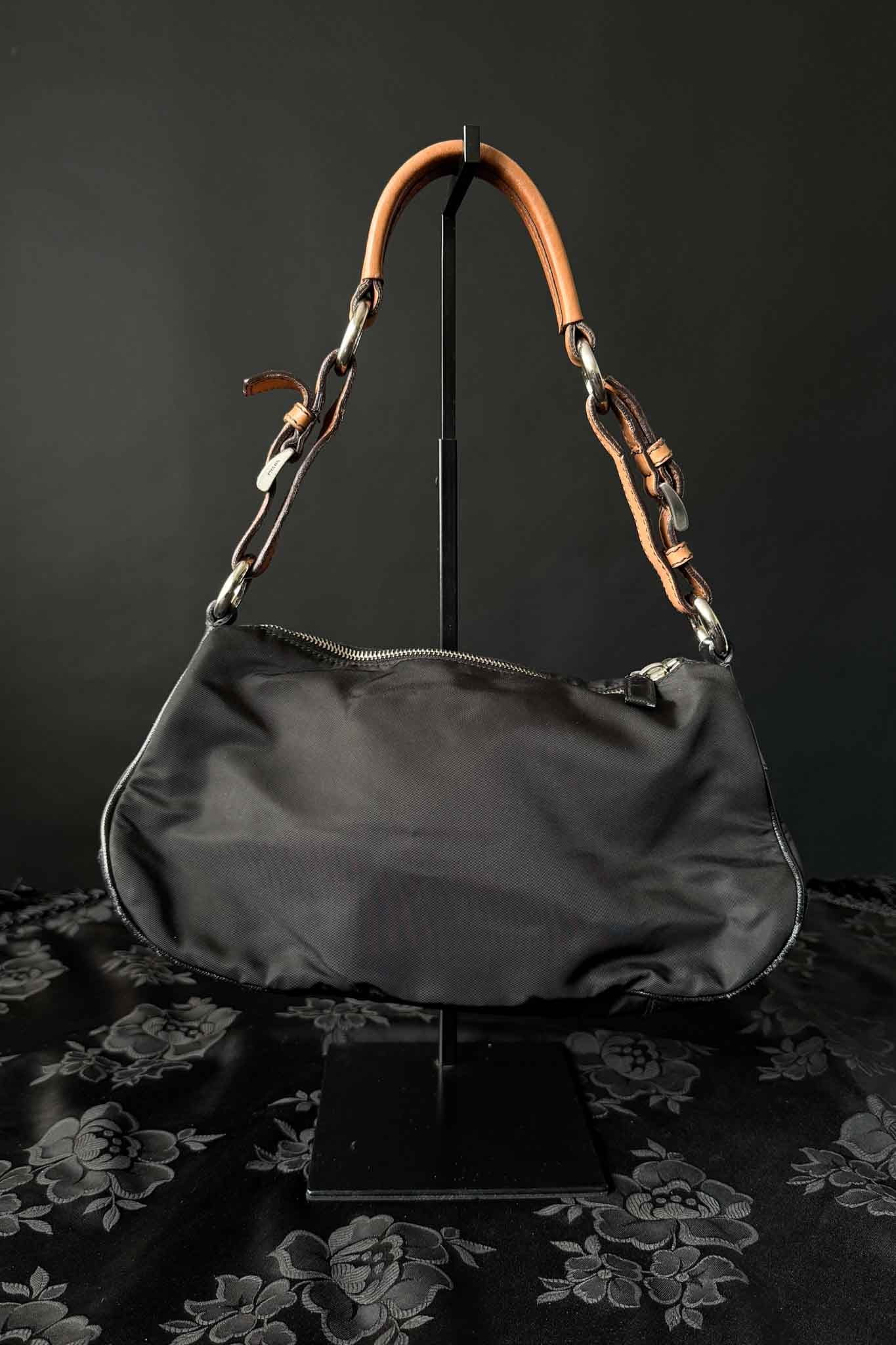 Vintage Prada Tessuto Mini Hobo Schultertasche – Black Nylon Re-Edition Style 1995