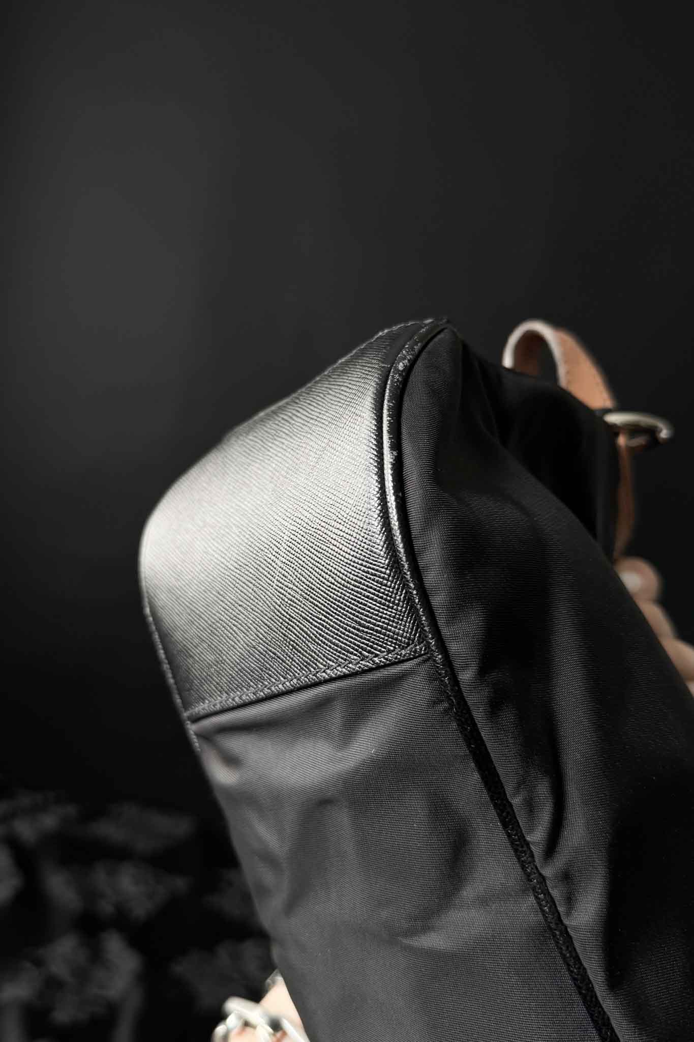 Vintage Prada Tessuto Mini Hobo Schultertasche – Black Nylon Re-Edition Style 1995
