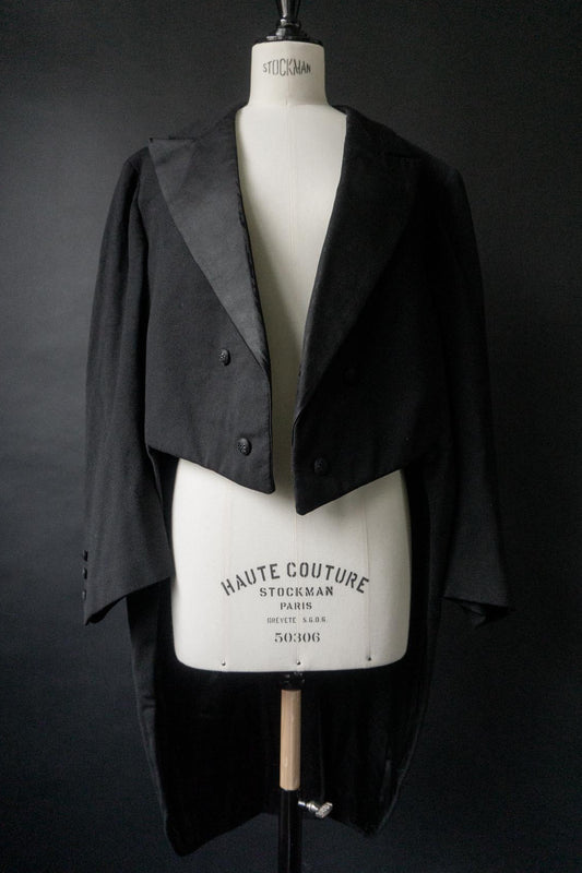 Antiker Frack mit Schwalbenschwanz und Satinrevers | Victorian Gothic Tailcoat, M–L