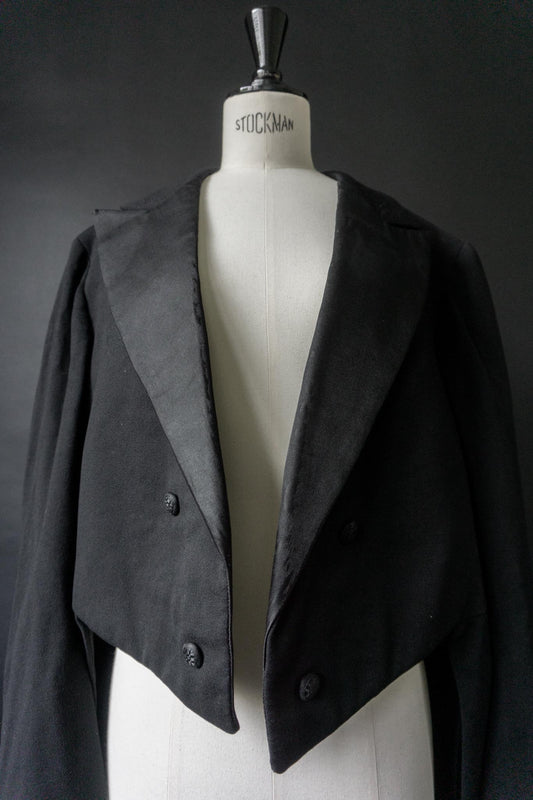 Antiker Frack mit Schwalbenschwanz und Satinrevers | Victorian Gothic Tailcoat, M–L