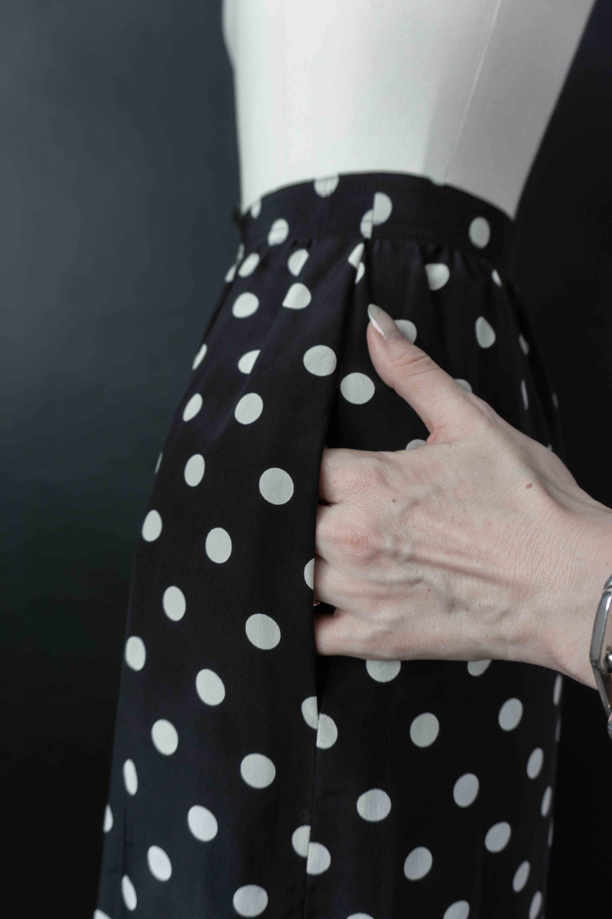 Vintage Seidenrock schwarz mit weißen Polka Dots 80er Jahre