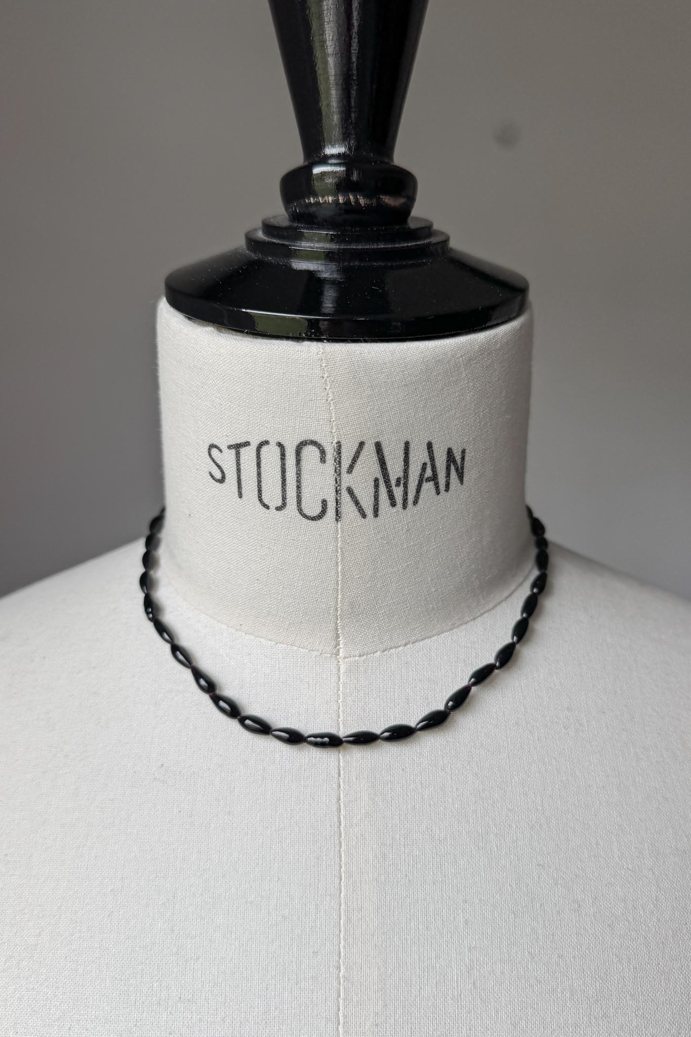 Antike Jet-Kette in Choker-Länge – Schwarzer Gagat Schmuck theplaincircle vintage