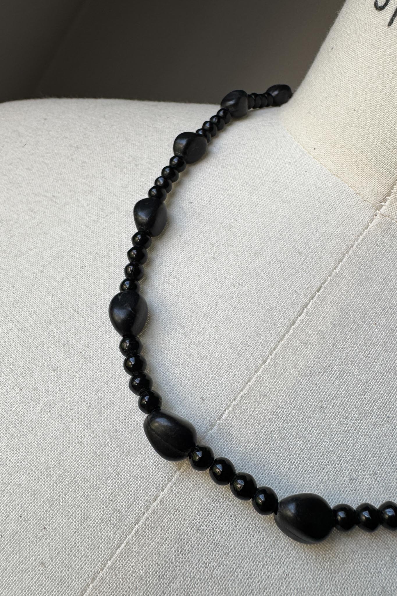 Vintage Onyx & Glasperlen Kette mit 925 Silberverschluss theplaincircle vintage