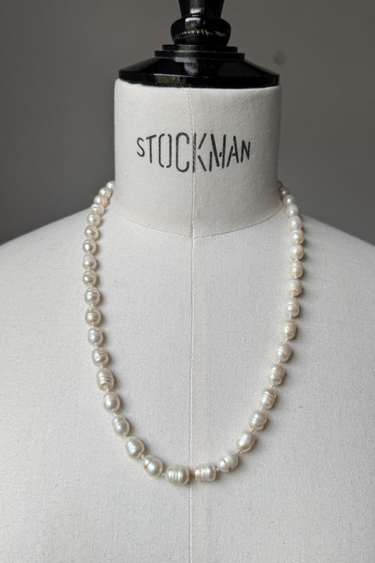 Vintage Perlenkette mit Magnetverschluss – Organic Pearl Necklace theplaincircle vintage