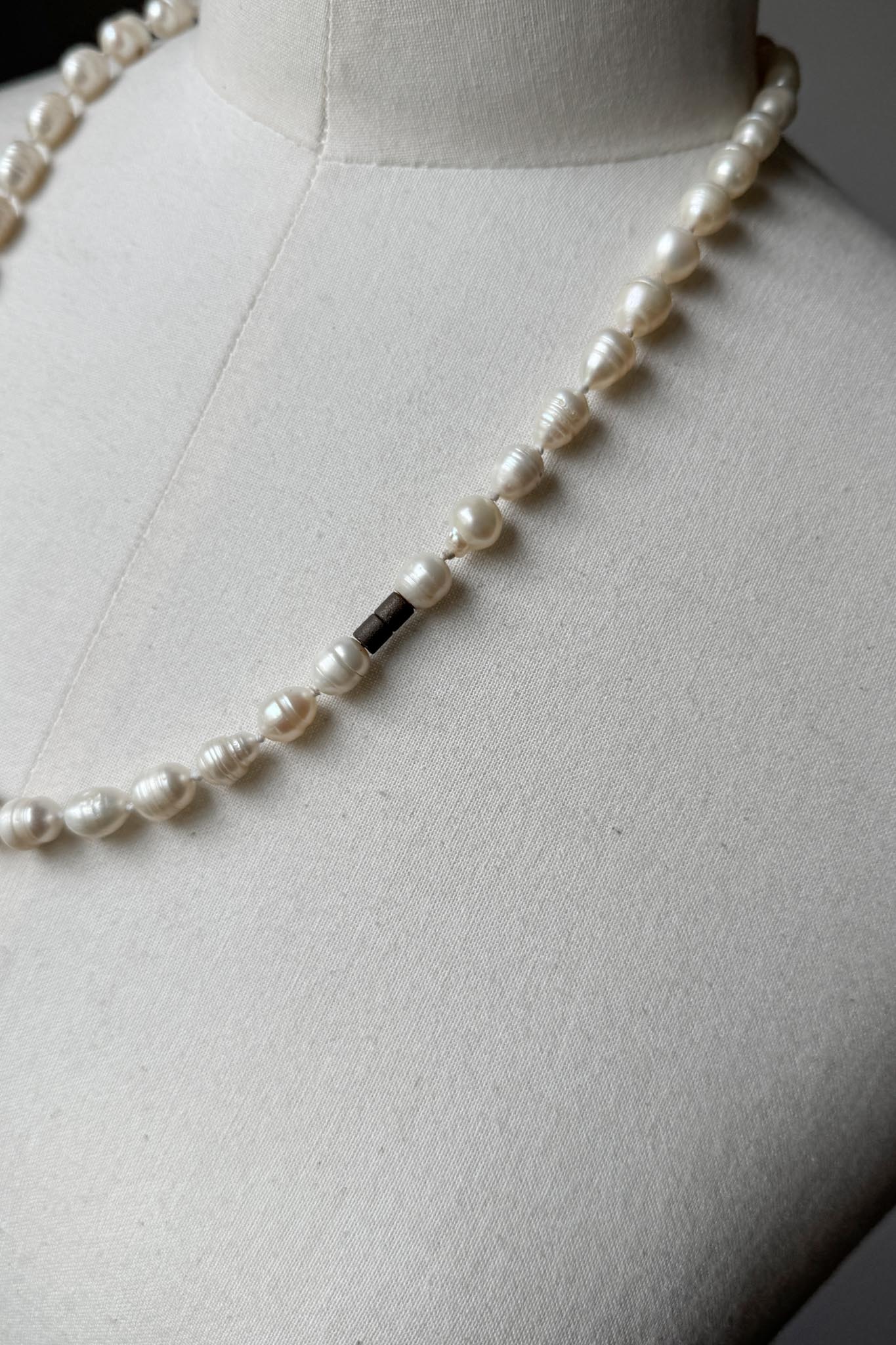 Vintage Perlenkette mit Magnetverschluss – Organic Pearl Necklace theplaincircle vintage
