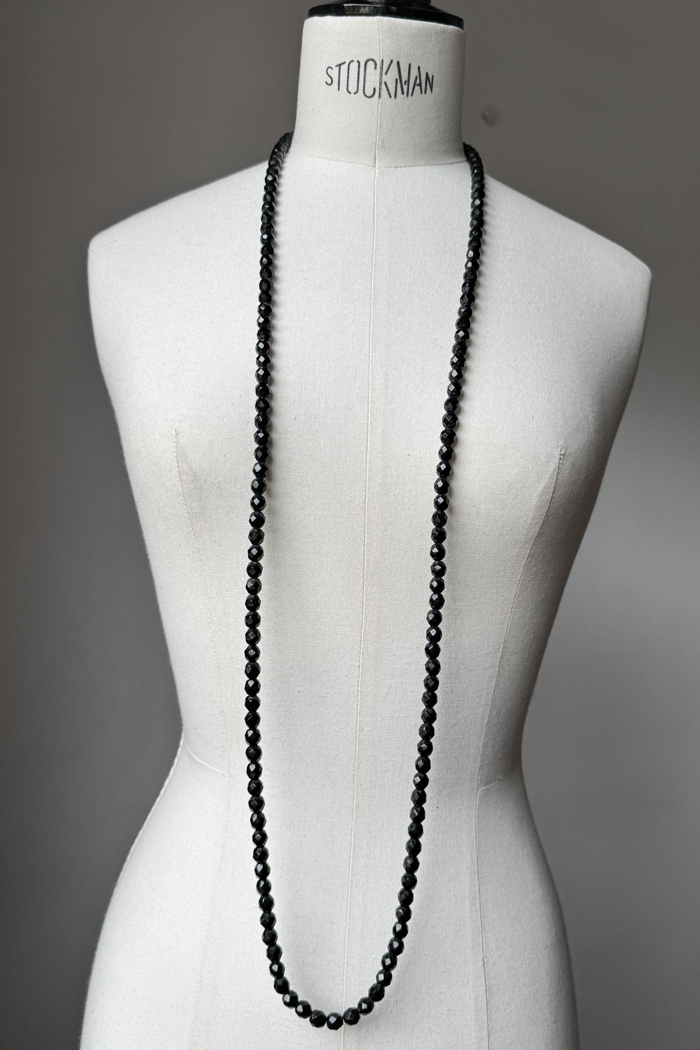 Antike lange Gagat-Kette aus den 1920er Jahren – Echter Jet Schmuck theplaincircle vintage