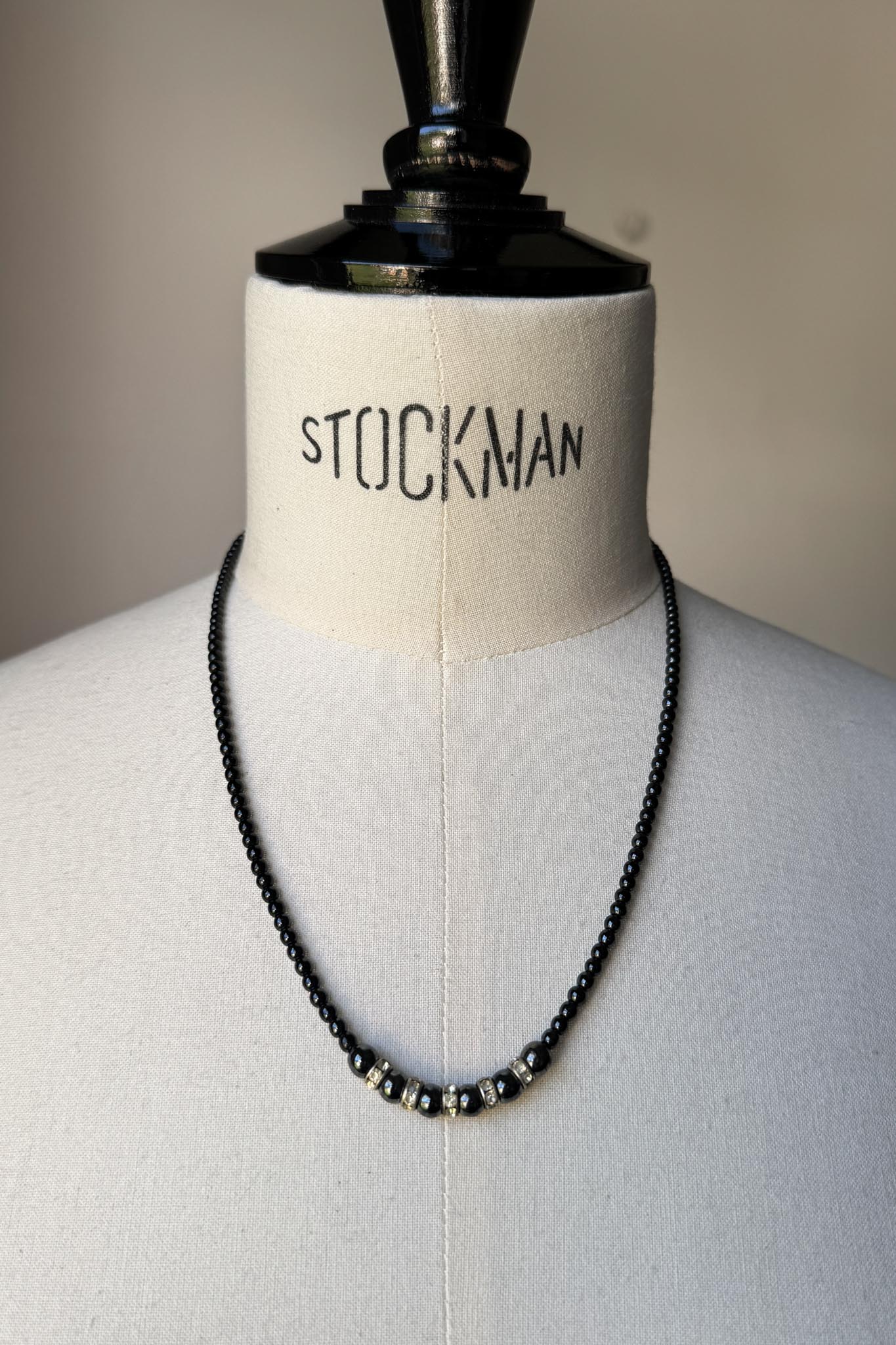 Vintage Onyx Strass Kette – Schwarze Perlenkette mit Rhinestone Details theplaincircle vintage