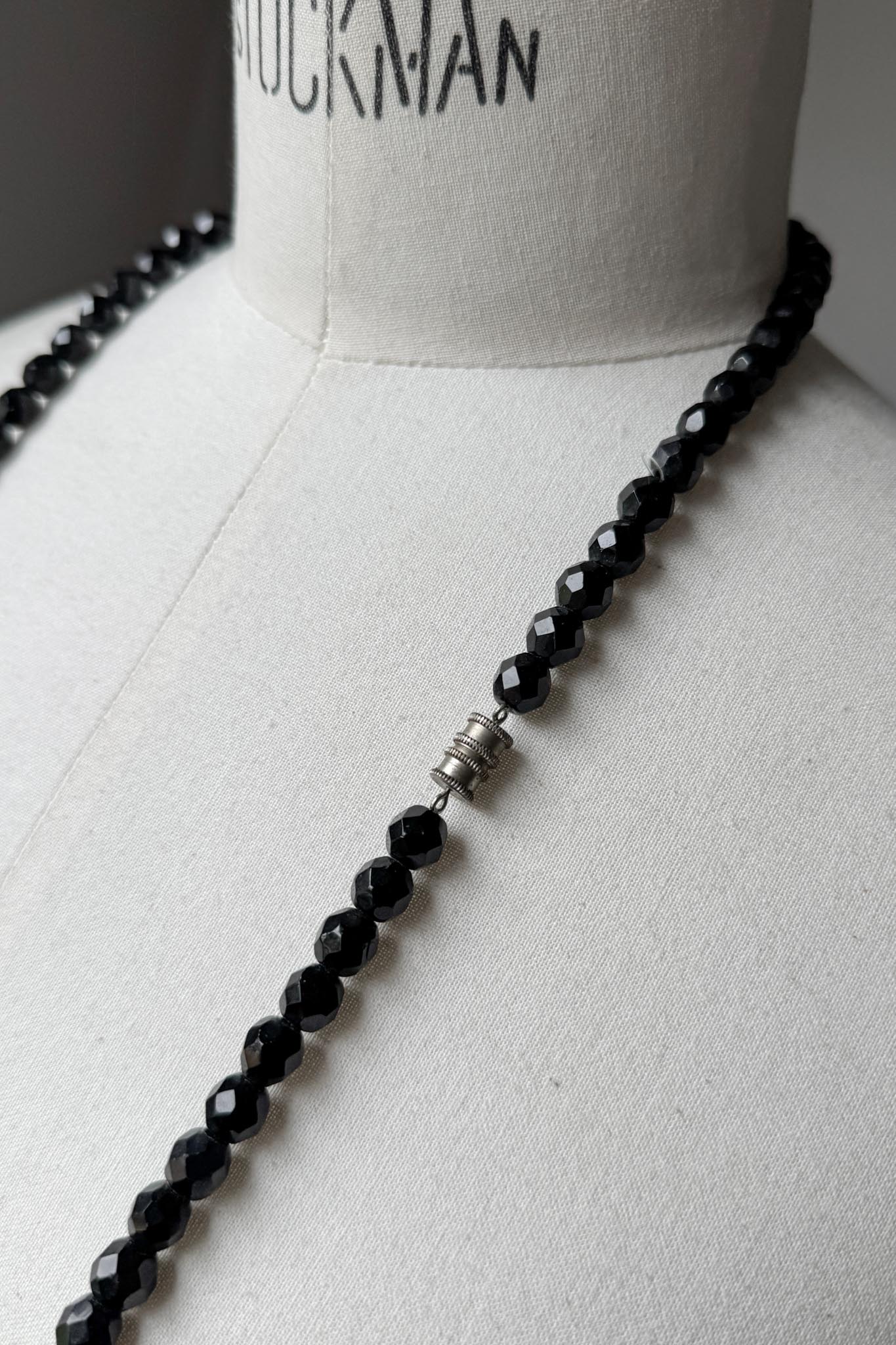 Antike lange Gagat-Kette aus den 1920er Jahren – Echter Jet Schmuck theplaincircle vintage