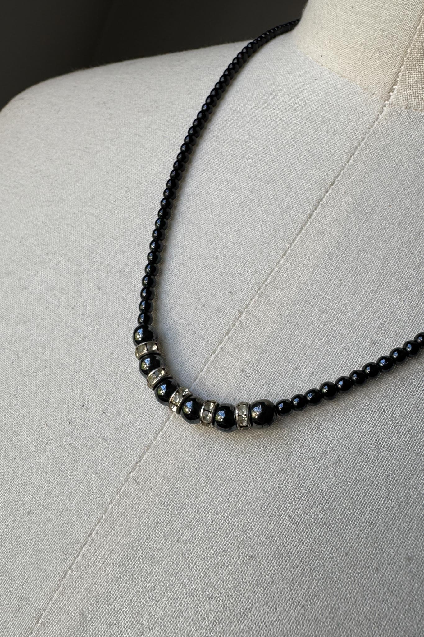 Vintage Onyx Strass Kette – Schwarze Perlenkette mit Rhinestone Details theplaincircle vintage