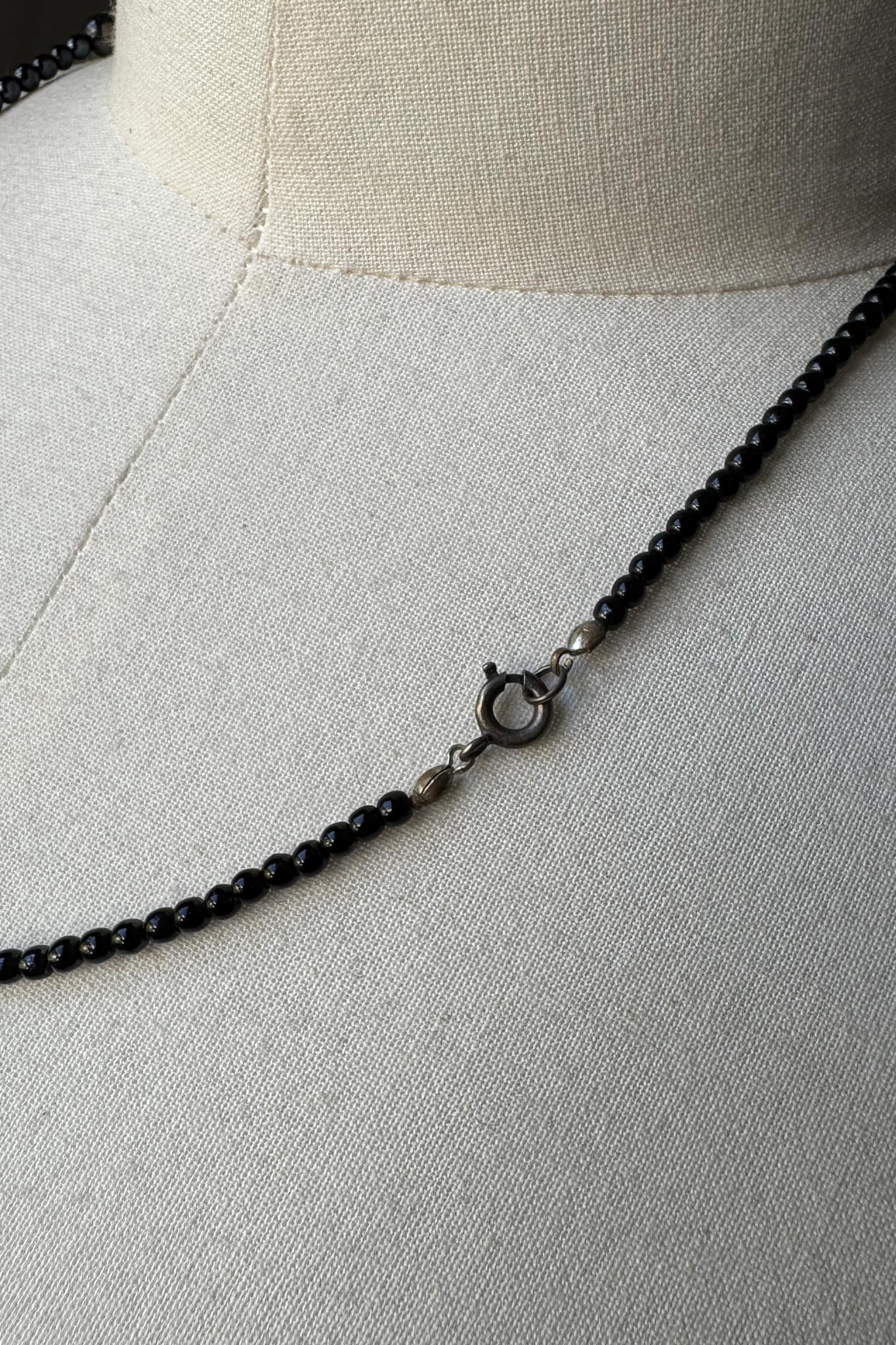 Vintage Onyx Strass Kette – Schwarze Perlenkette mit Rhinestone Details theplaincircle vintage