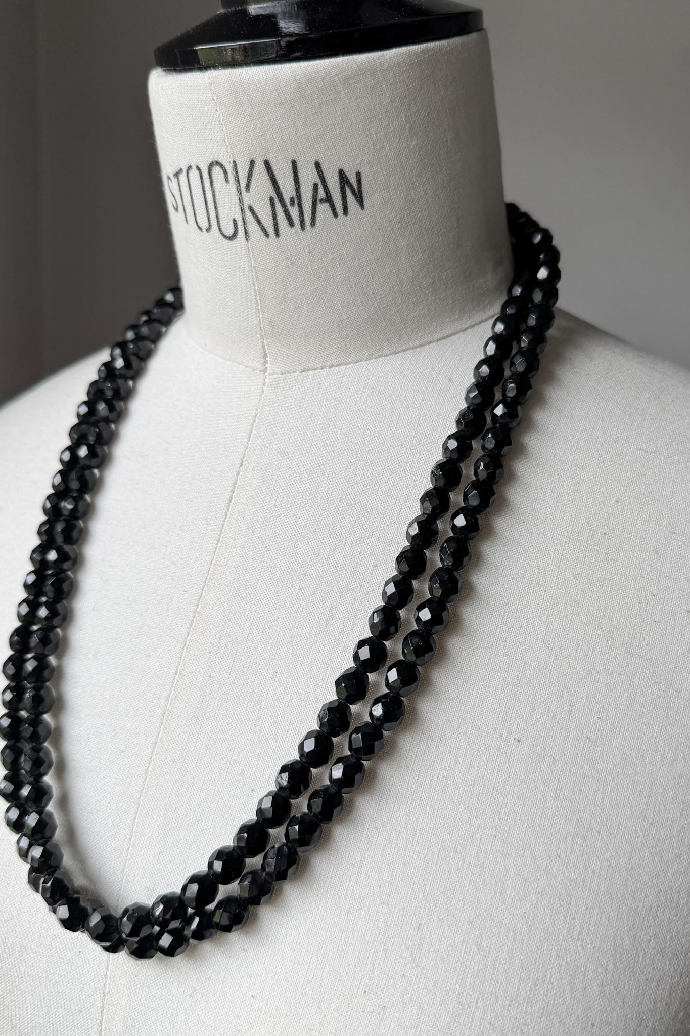 Antike lange Gagat-Kette aus den 1920er Jahren – Echter Jet Schmuck theplaincircle vintage
