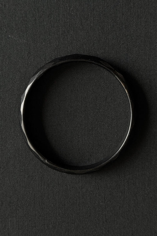 Schwarzer Gagat Armreif mit Facettenschliff – Victorian Mourning Style theplaincircle vintage