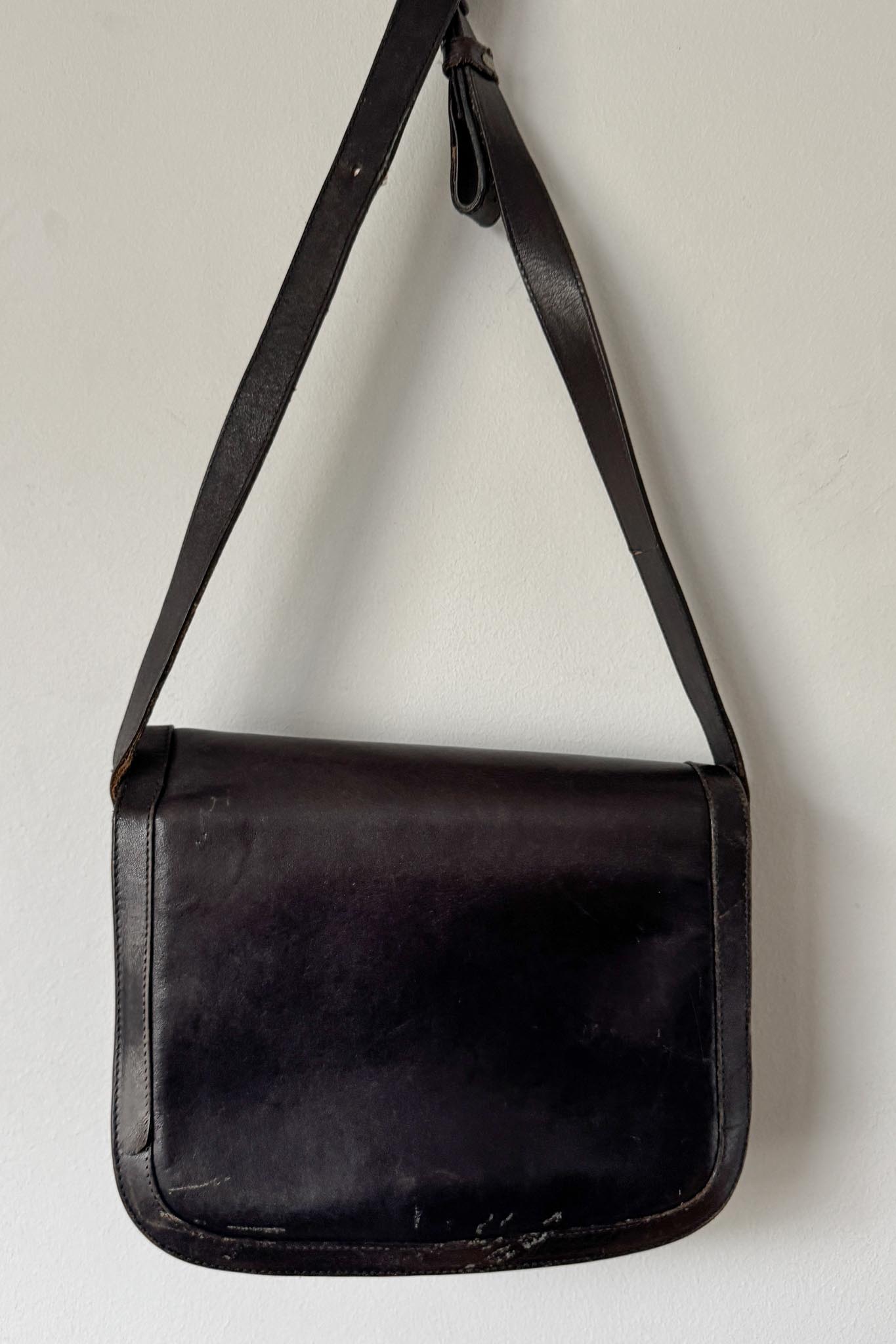 Vintage Aigner Ledertasche Schwarz – Zeitloser Klassiker mit Patina theplaincircle vintage