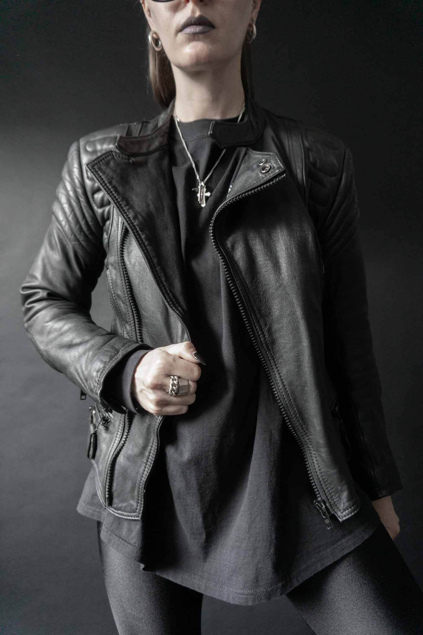 Schwarze 80s Vintage Biker-Lederjacke aus weichem Echtleder mit Protektoren