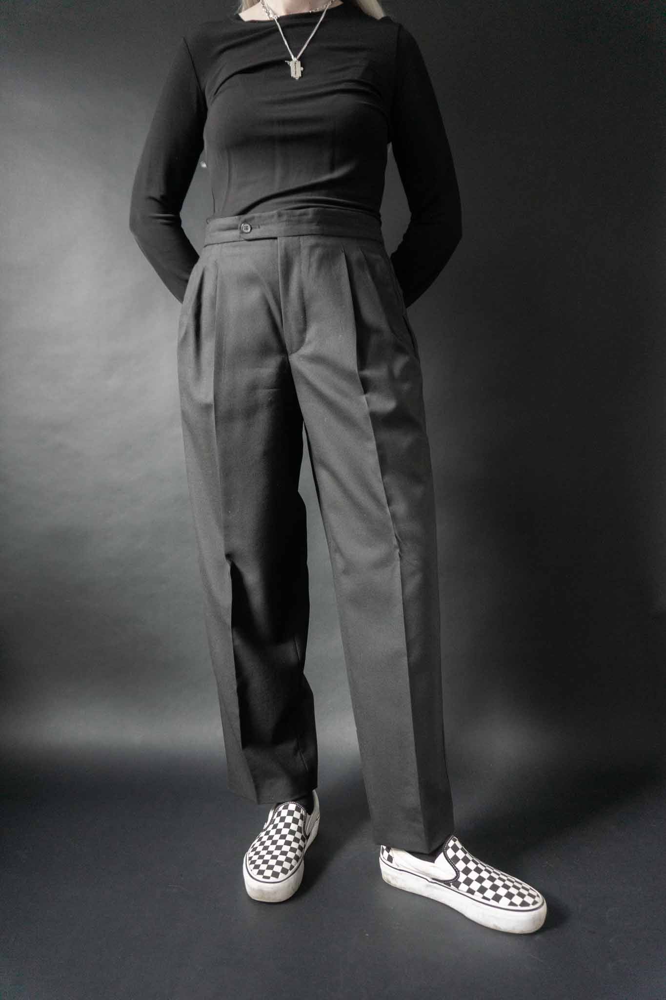 Schwarze Vintage Smokinghose 80er aus Wolle mit Satin-Galantstreifen, Bundfalten und Bügelfalten