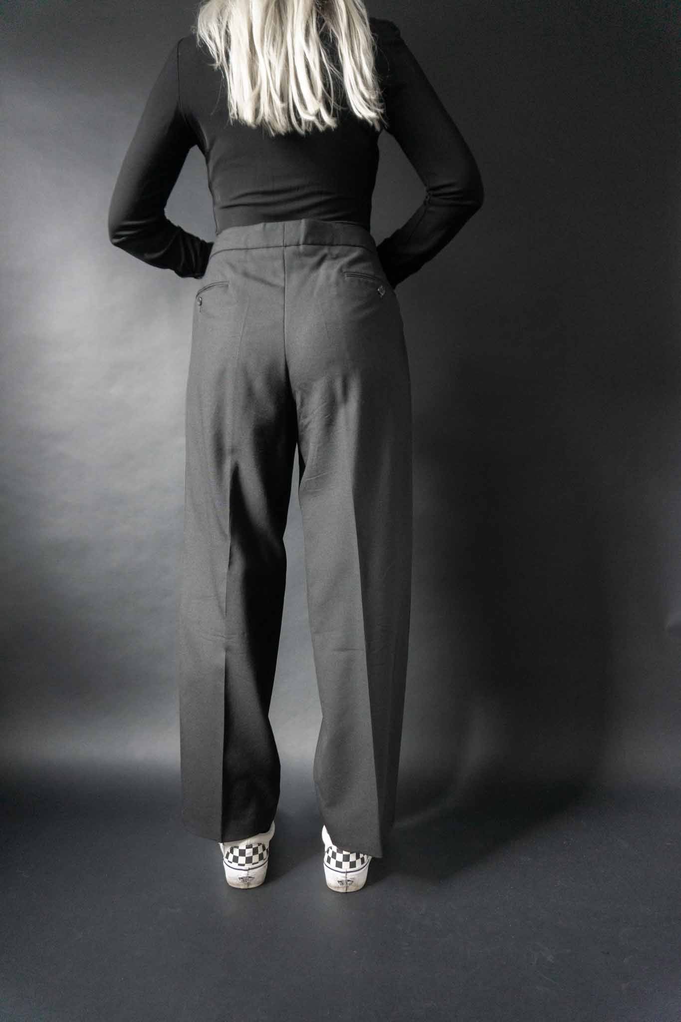 Schwarze Vintage Smokinghose 80er aus Wolle mit Satin-Galantstreifen, Bundfalten und Bügelfalten