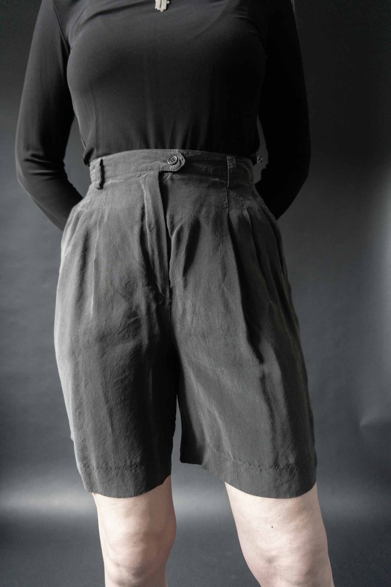 Vintage Seidenshorts Bermuda, Schwarz, S–M theplaincircle vintage