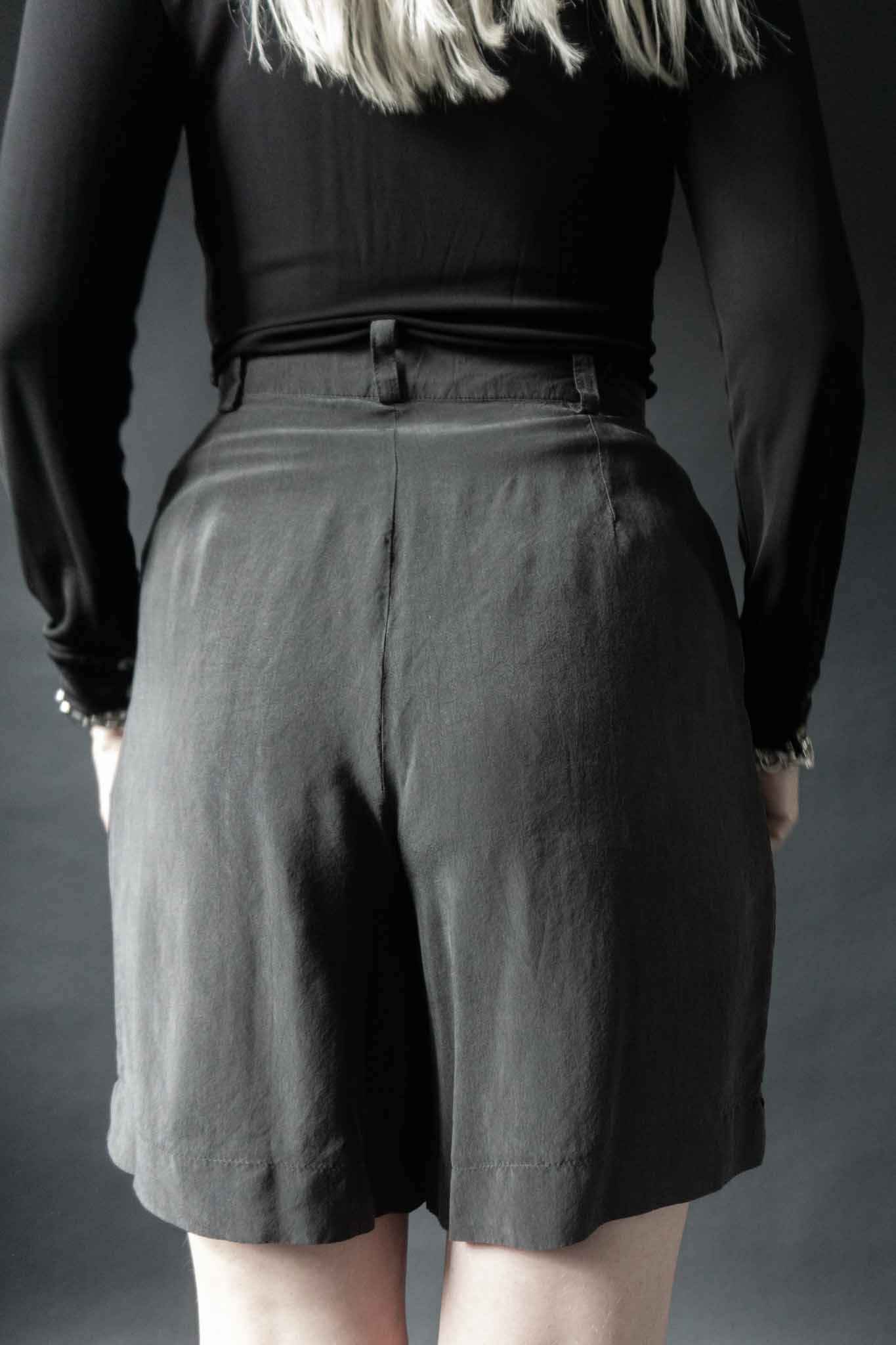 Vintage Seidenshorts Bermuda, Schwarz, S–M theplaincircle vintage