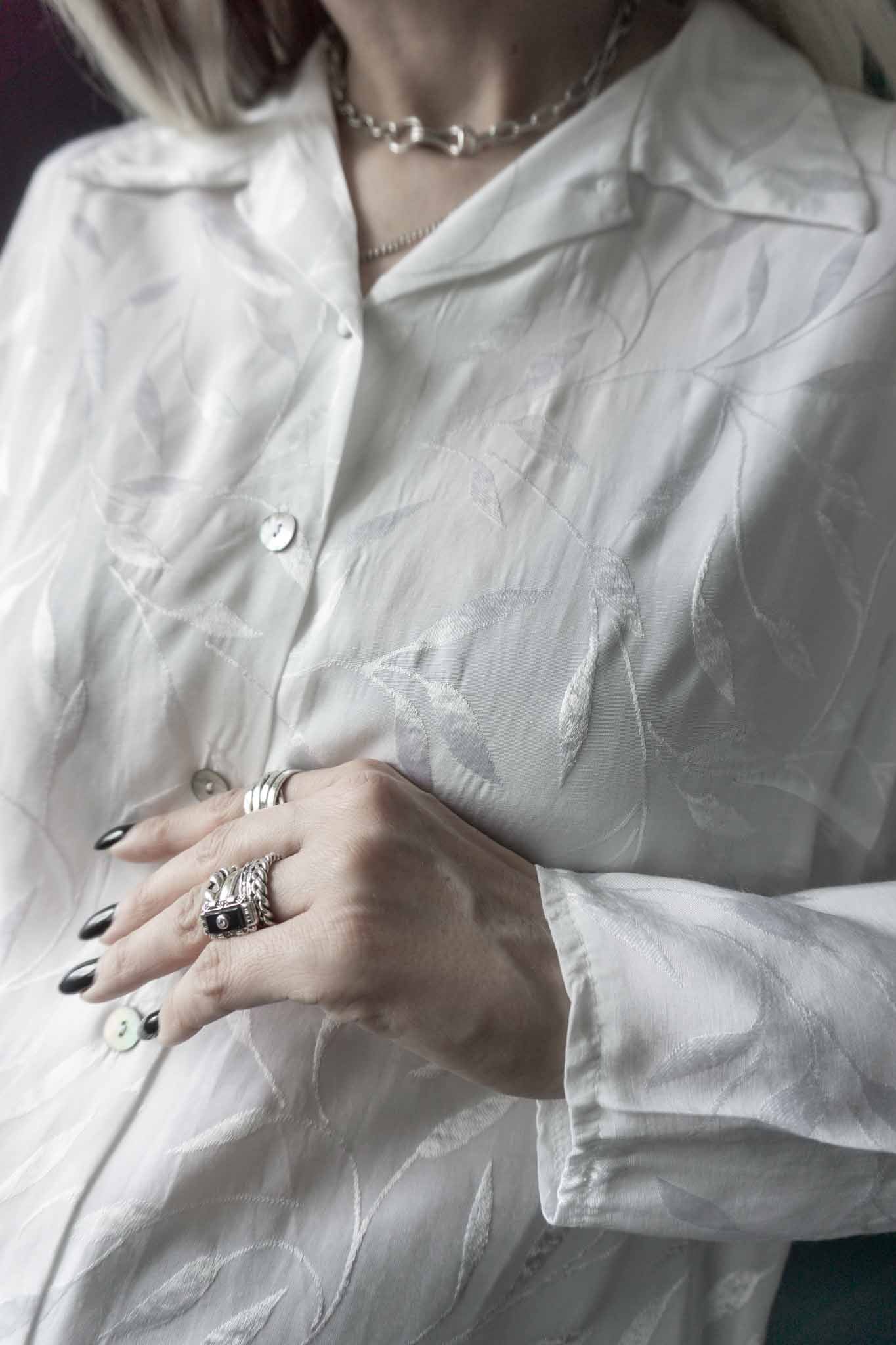 Weiße Vintage Viskose-Bluse mit tonalem Blütenmuster aus den 80s