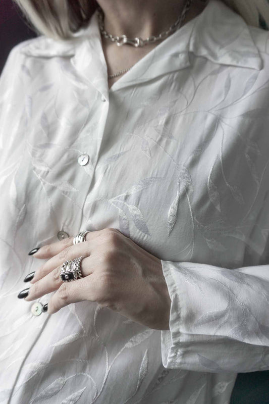 Weiße Vintage Viskose-Bluse mit tonalem Blütenmuster aus den 80s